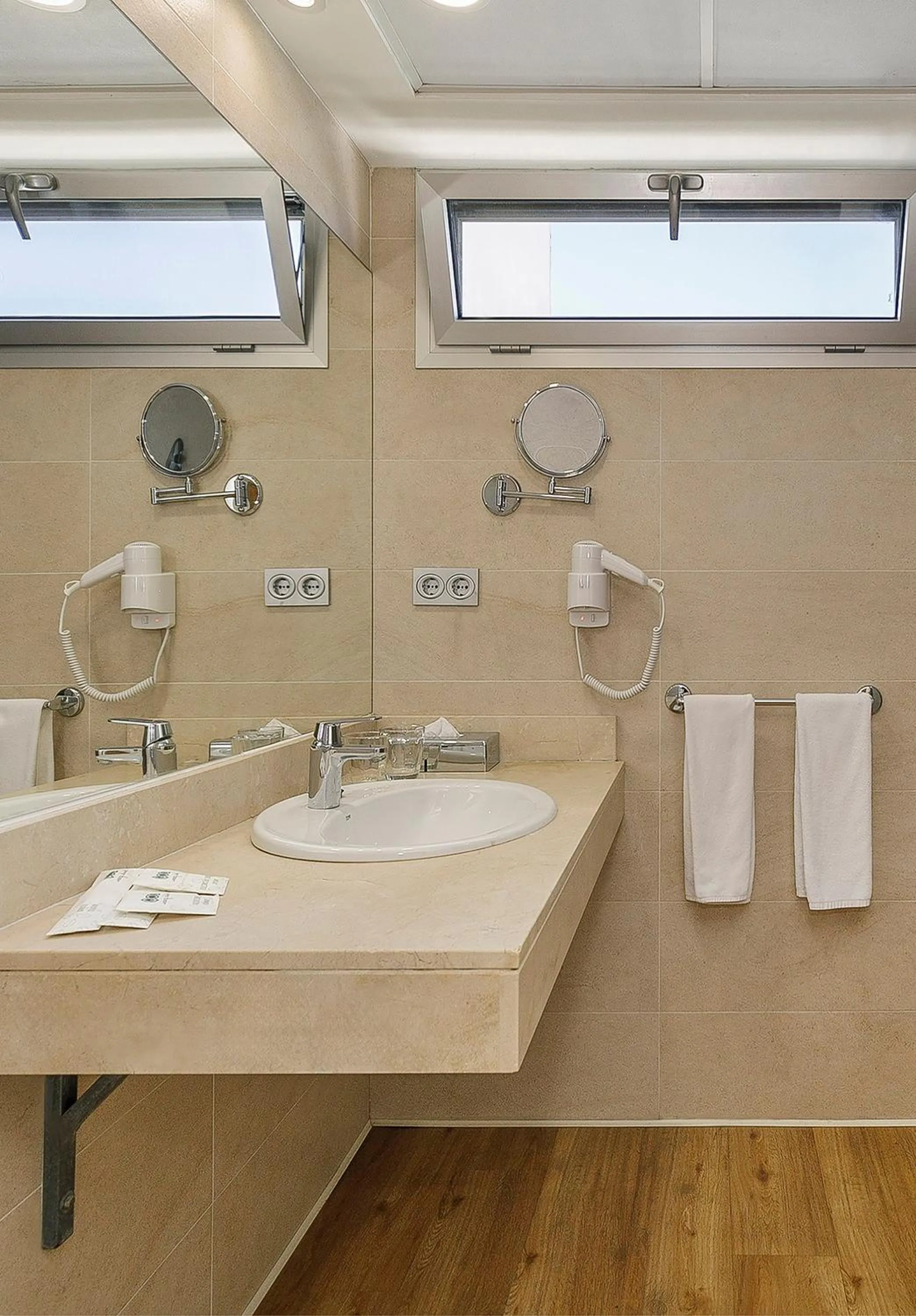 Shower in Sol Torremolinos - Don Pedro