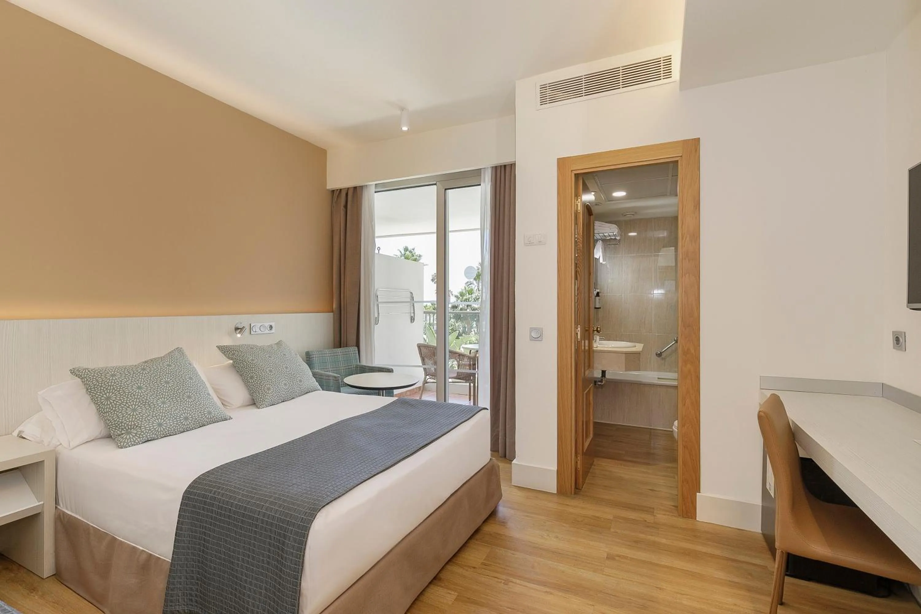 Bed in Sol Torremolinos - Don Pedro