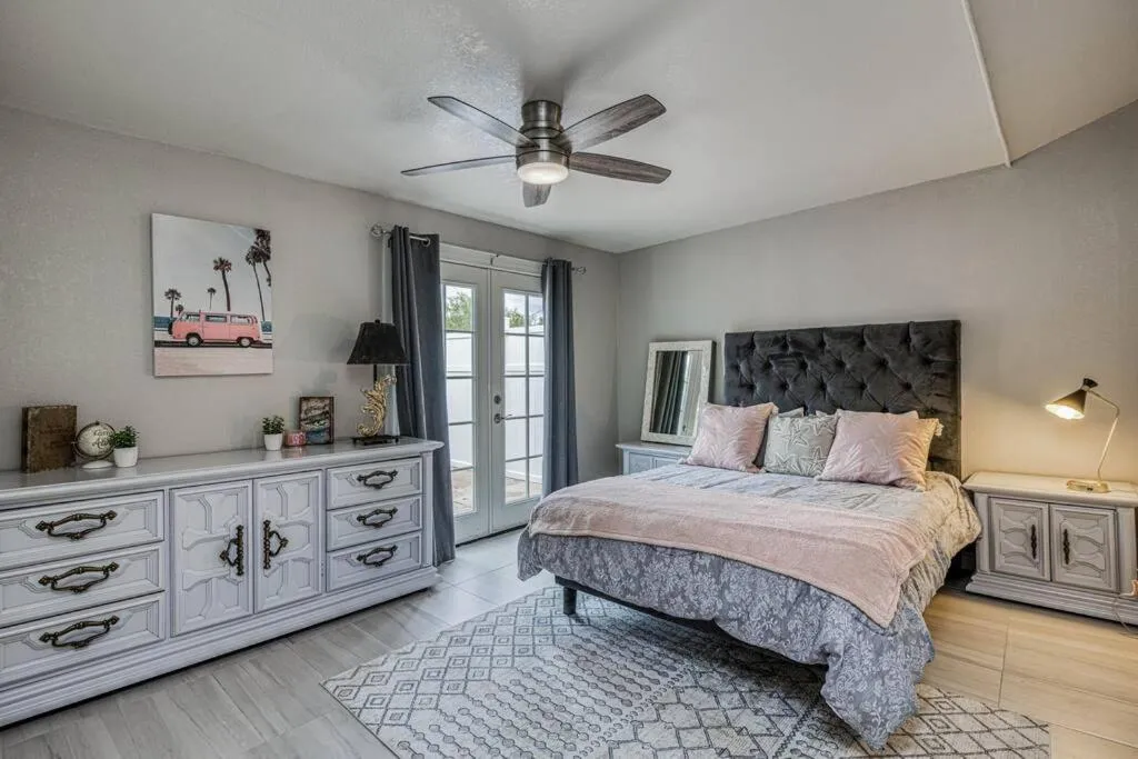 Bed in My Cozy Duplex B in the heart of West Side