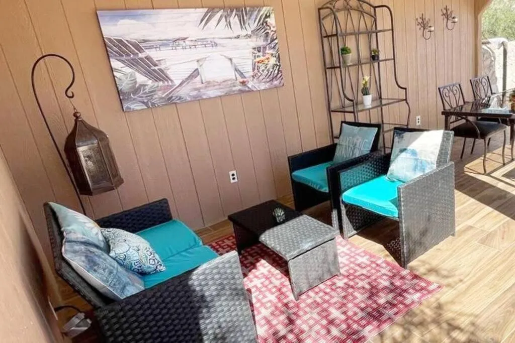 Patio in My Cozy Duplex B in the heart of West Side