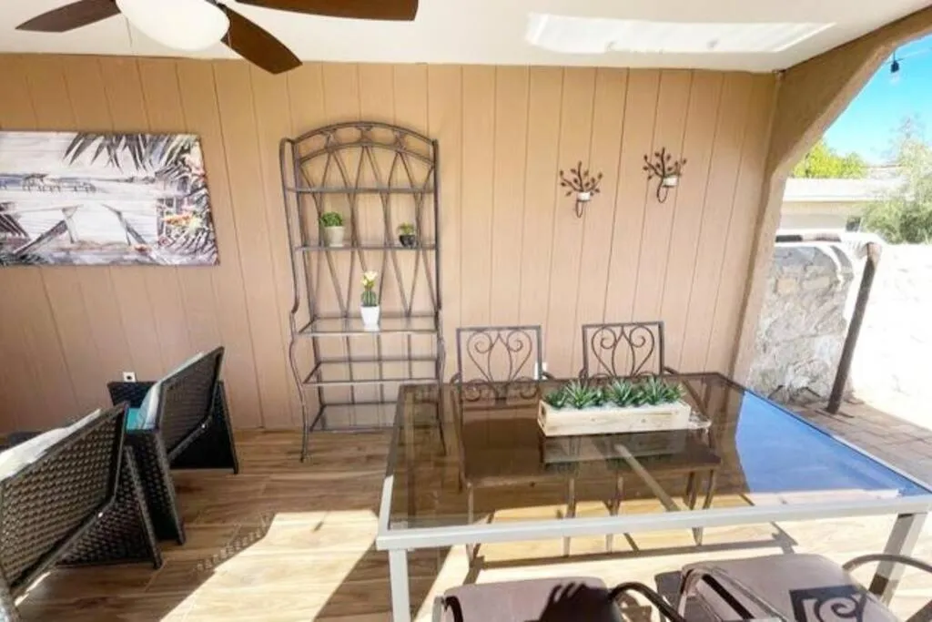 Patio in My Cozy Duplex B in the heart of West Side