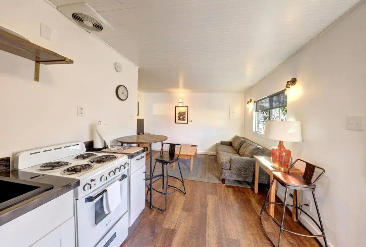 Deluxe Queen Suite in The Seaview Cottages Deluxe Queen Suite in The Seaview Cottages