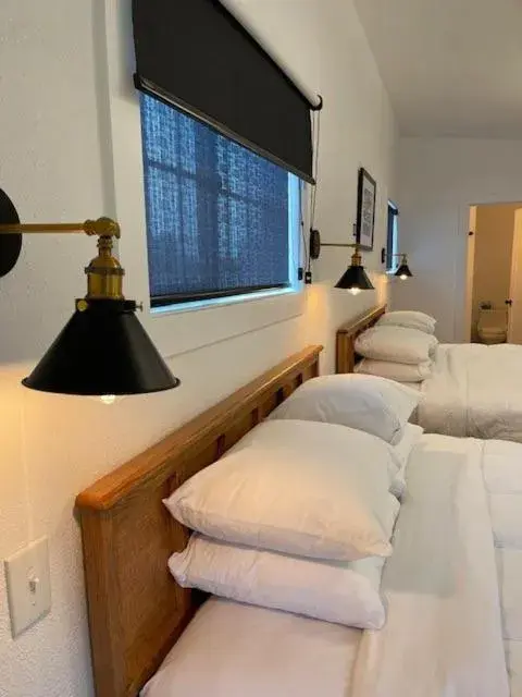 Deluxe Double Room with Balcony in The Seaview Cottages Deluxe Double Room with Balcony in The Seaview Cottages