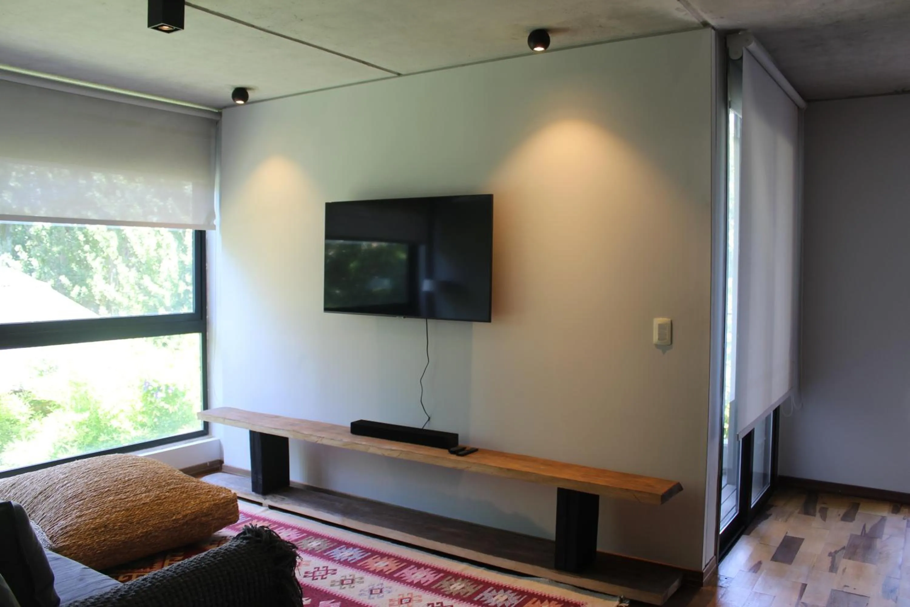 TV and multimedia in Be House Suites & Spa