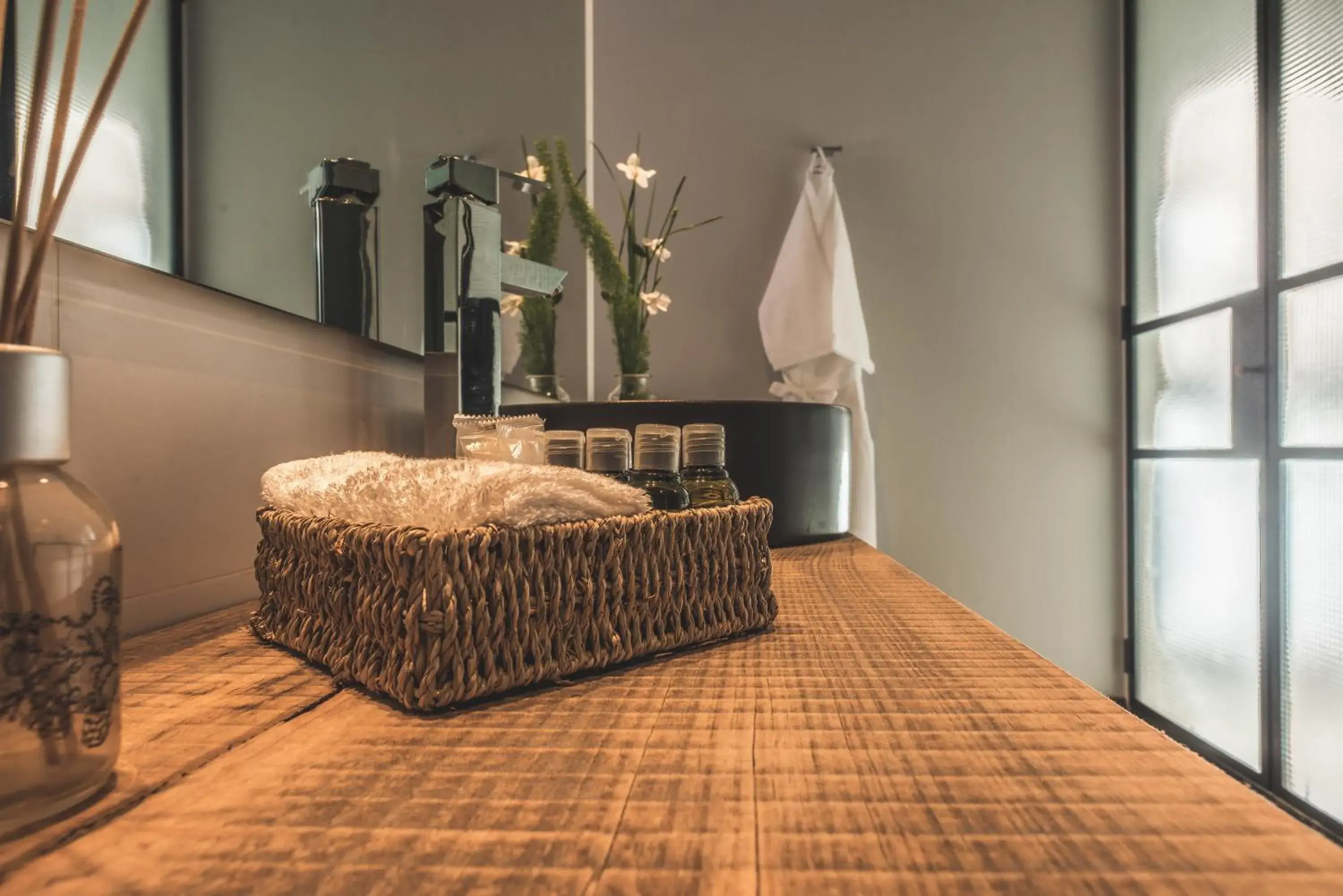 Toilet, Bed in Be House Suites & Spa Toilet, Bed in Be House Suites & Spa