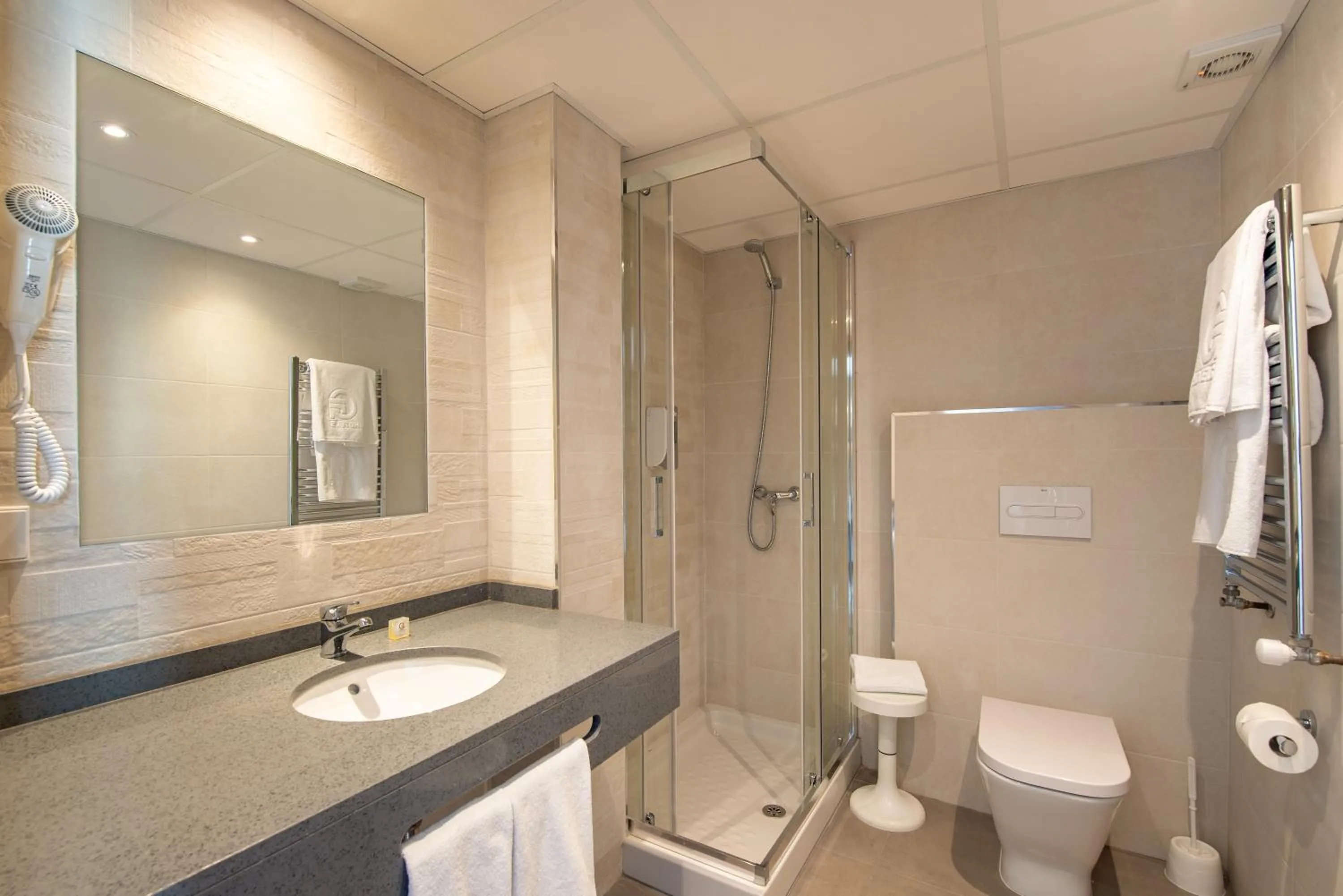 Toilet in Climia 2Sleep Apartments