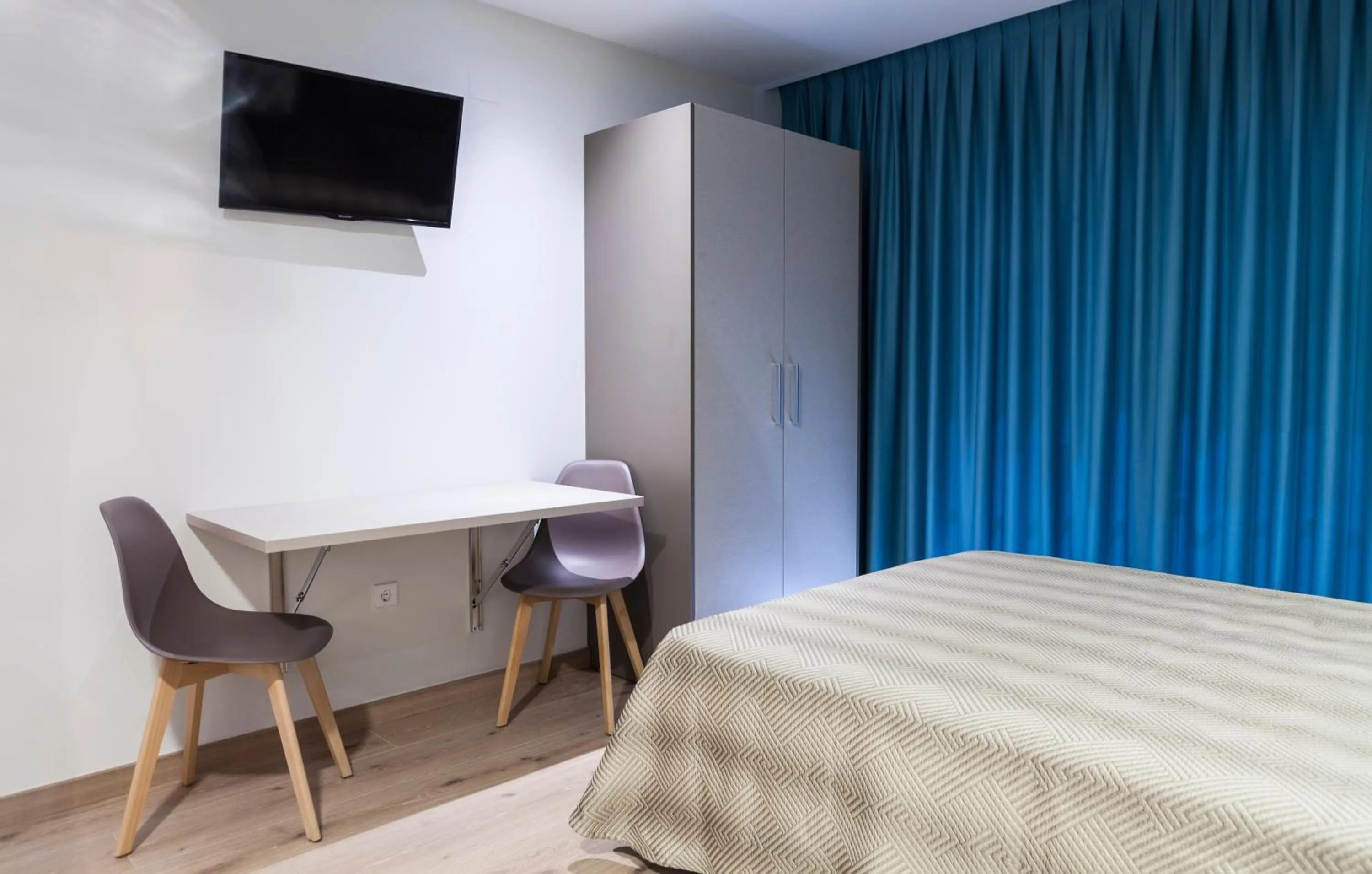 TV and multimedia, Bed in Climia 2Sleep Apartments