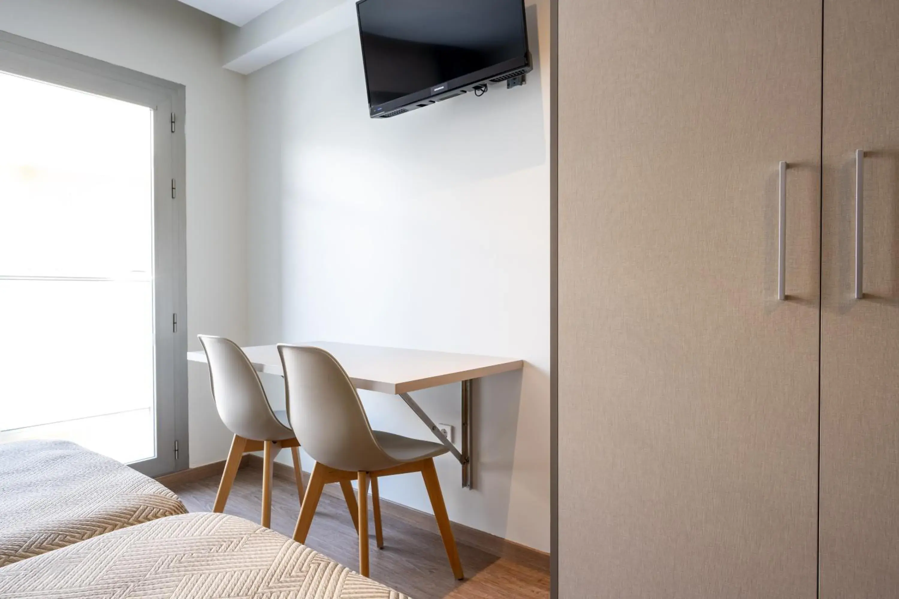 Property building, Bed in Climia 2Sleep Apartments Property building, Bed in Climia 2Sleep Apartments