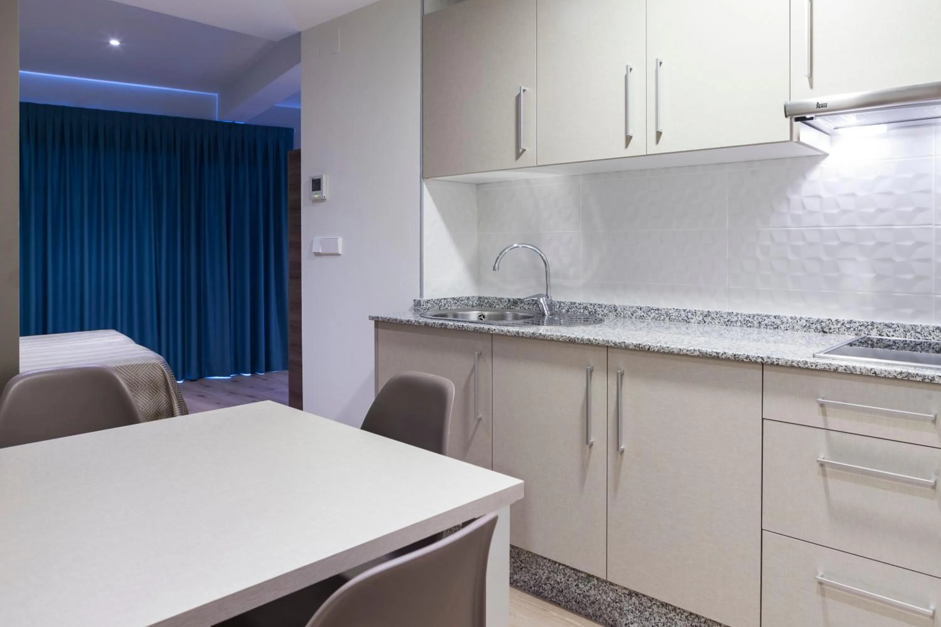 Kitchen or kitchenette in Climia 2Sleep Apartments