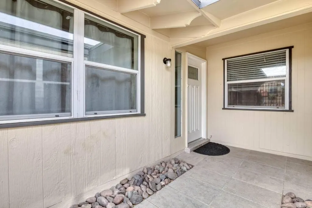 Patio in The Hummingbird Sunset Home, West Side
