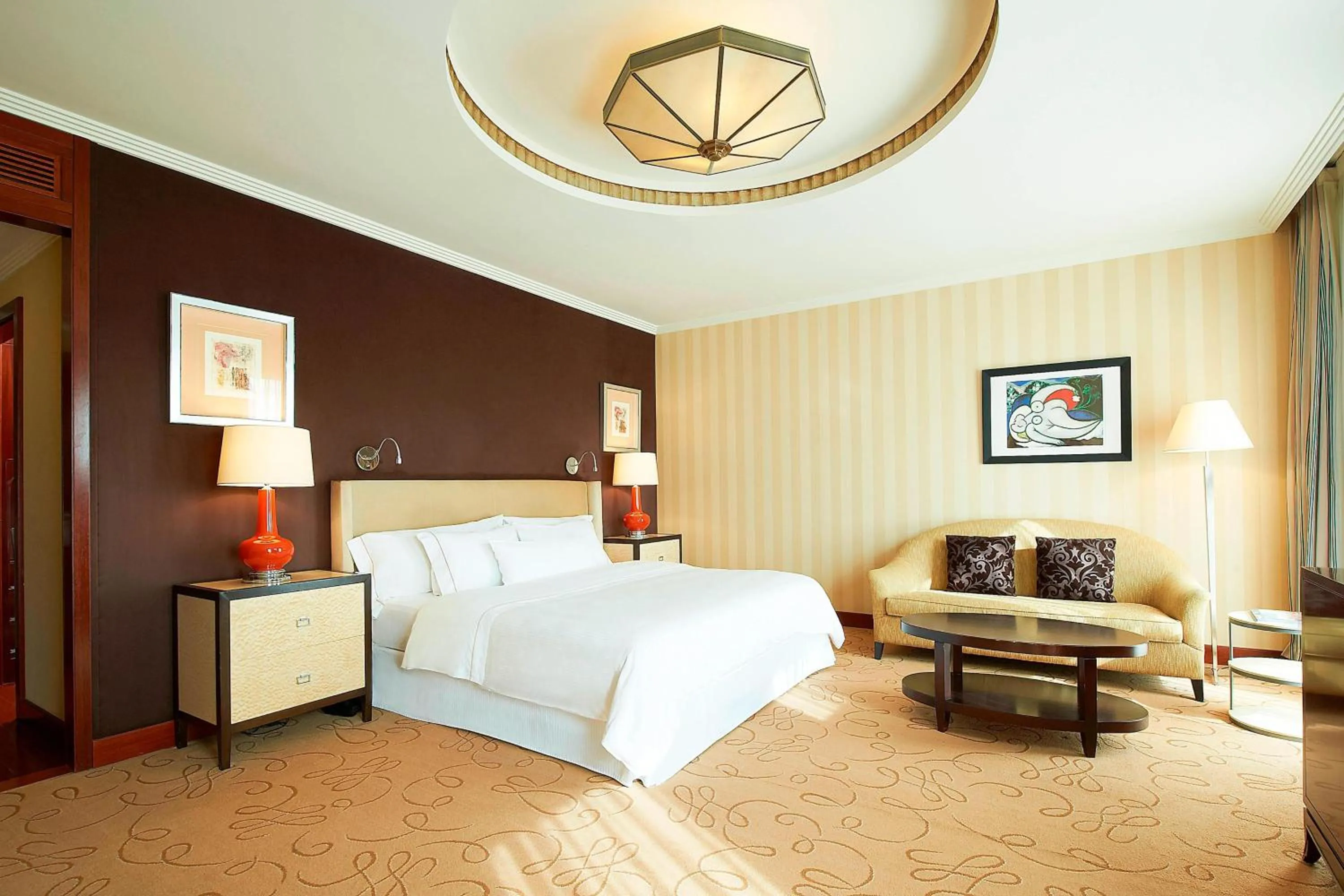 Photo of the whole room, Bed in The Westin Valencia