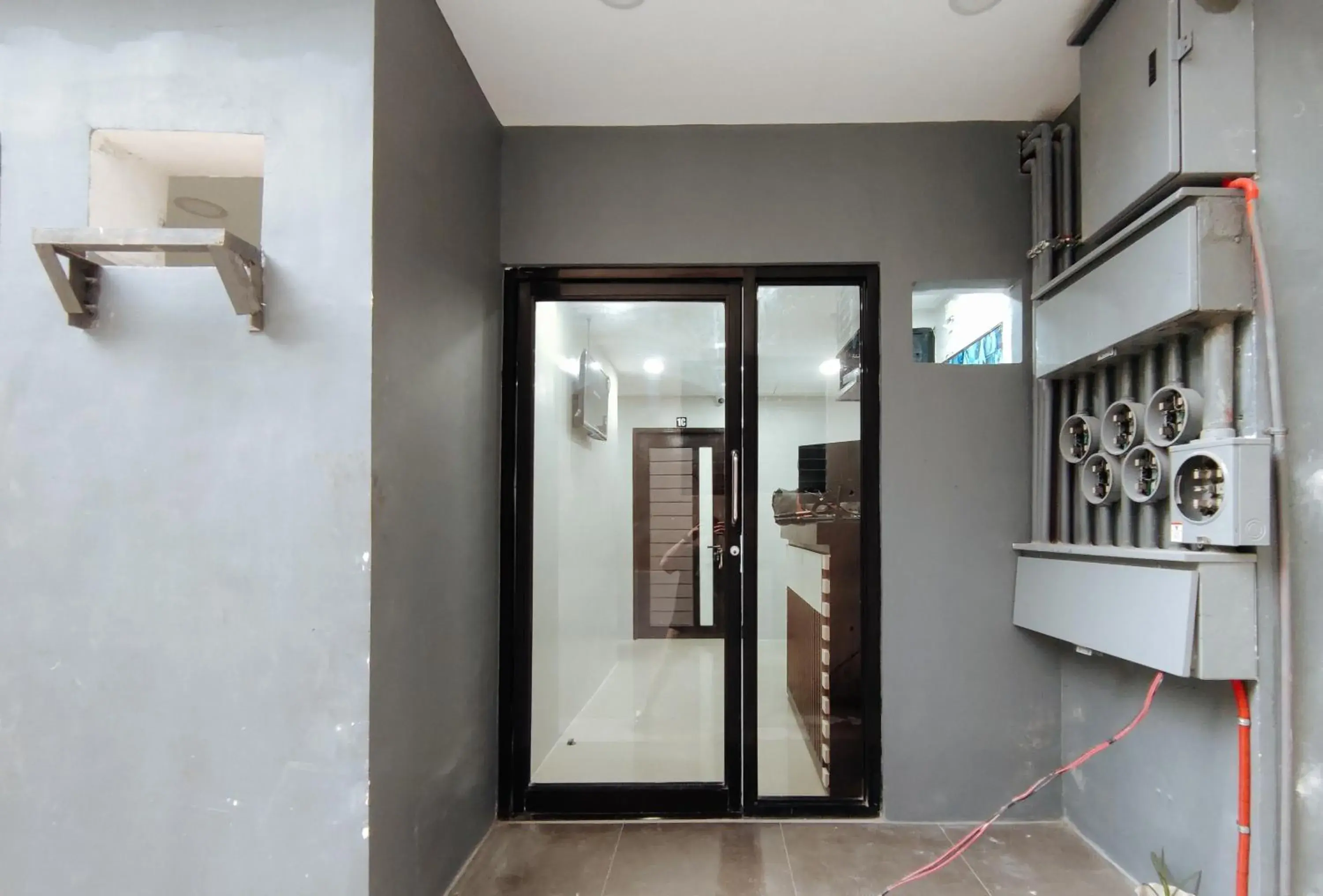 Property building in RedDoorz @ El Grande Inn Santa Cruz Manila Property building in RedDoorz @ El Grande Inn Santa Cruz Manila