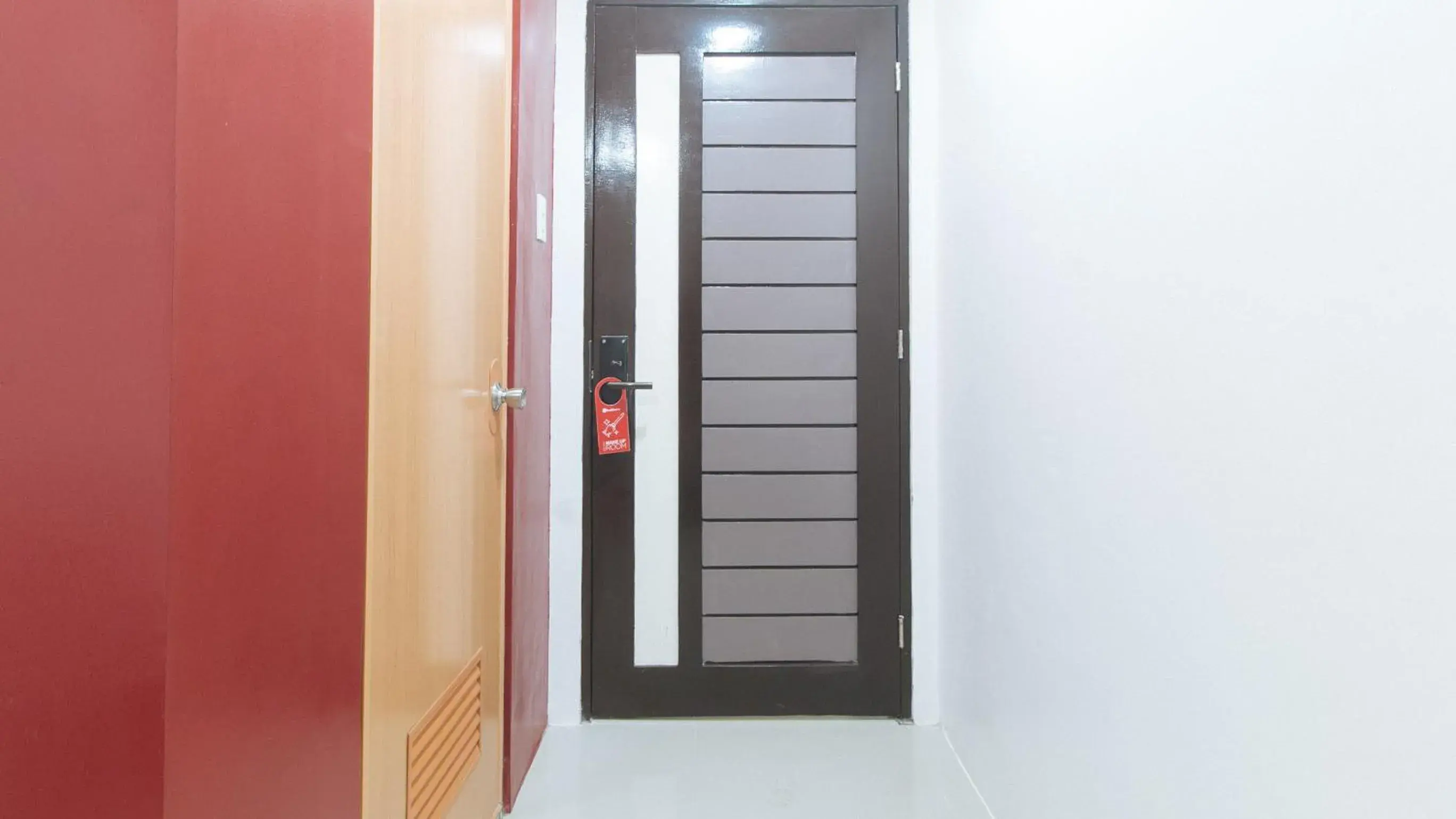 Bedroom in RedDoorz @ El Grande Inn Santa Cruz Manila Bedroom in RedDoorz @ El Grande Inn Santa Cruz Manila