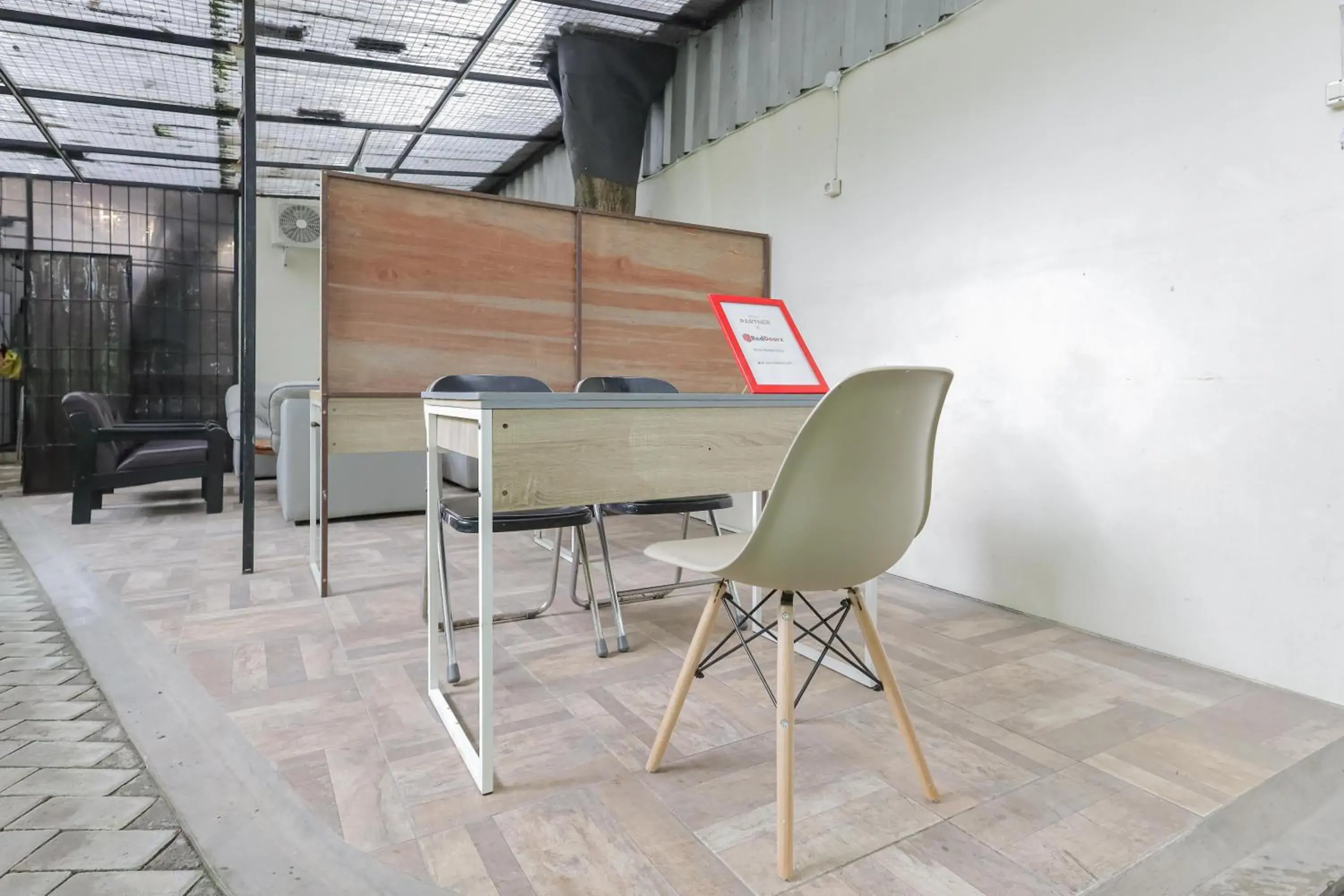 Lobby or reception in RedDoorz near RS Sari Asih Ciledug Lobby or reception in RedDoorz near RS Sari Asih Ciledug