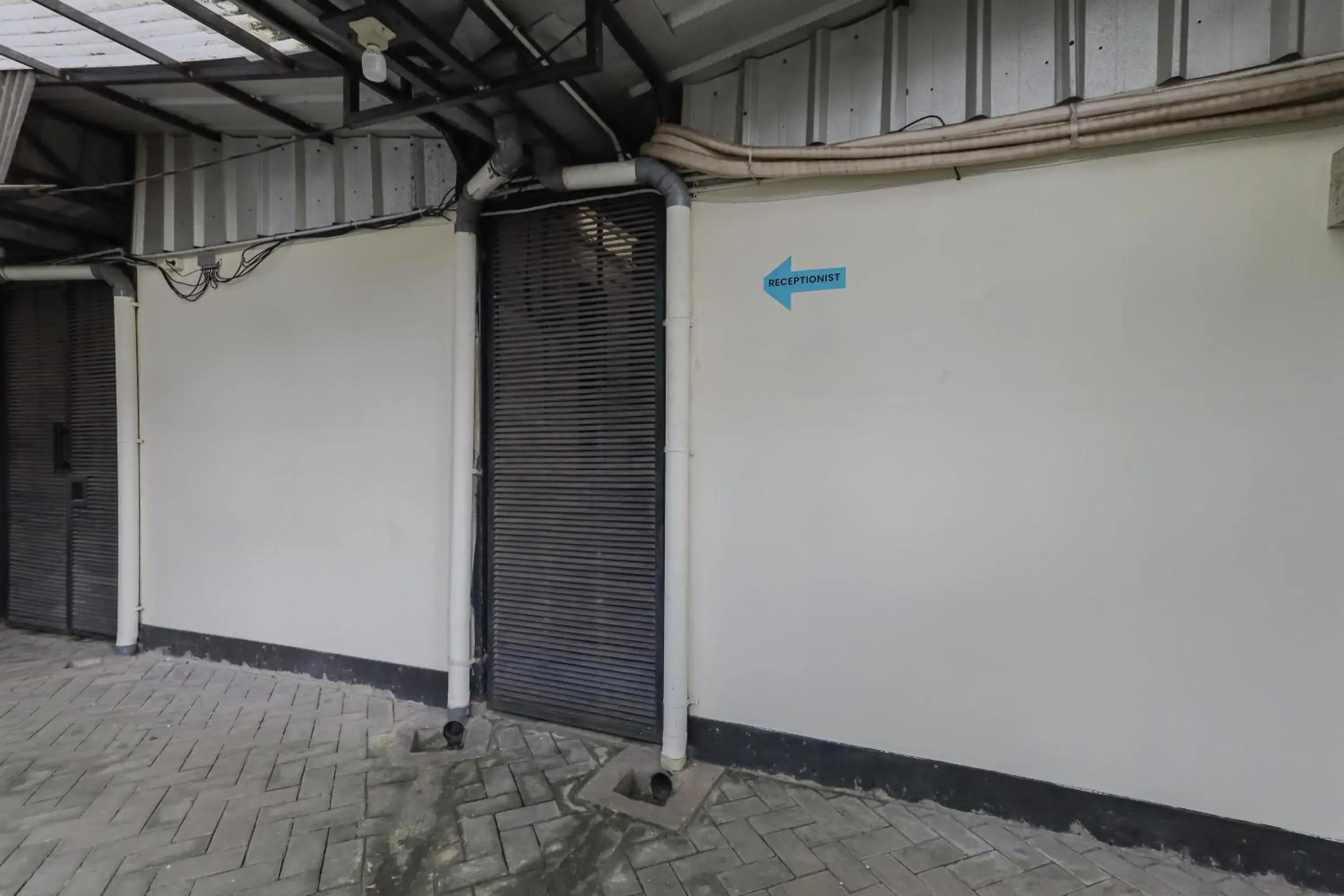 Property building in RedDoorz near RS Sari Asih Ciledug Property building in RedDoorz near RS Sari Asih Ciledug
