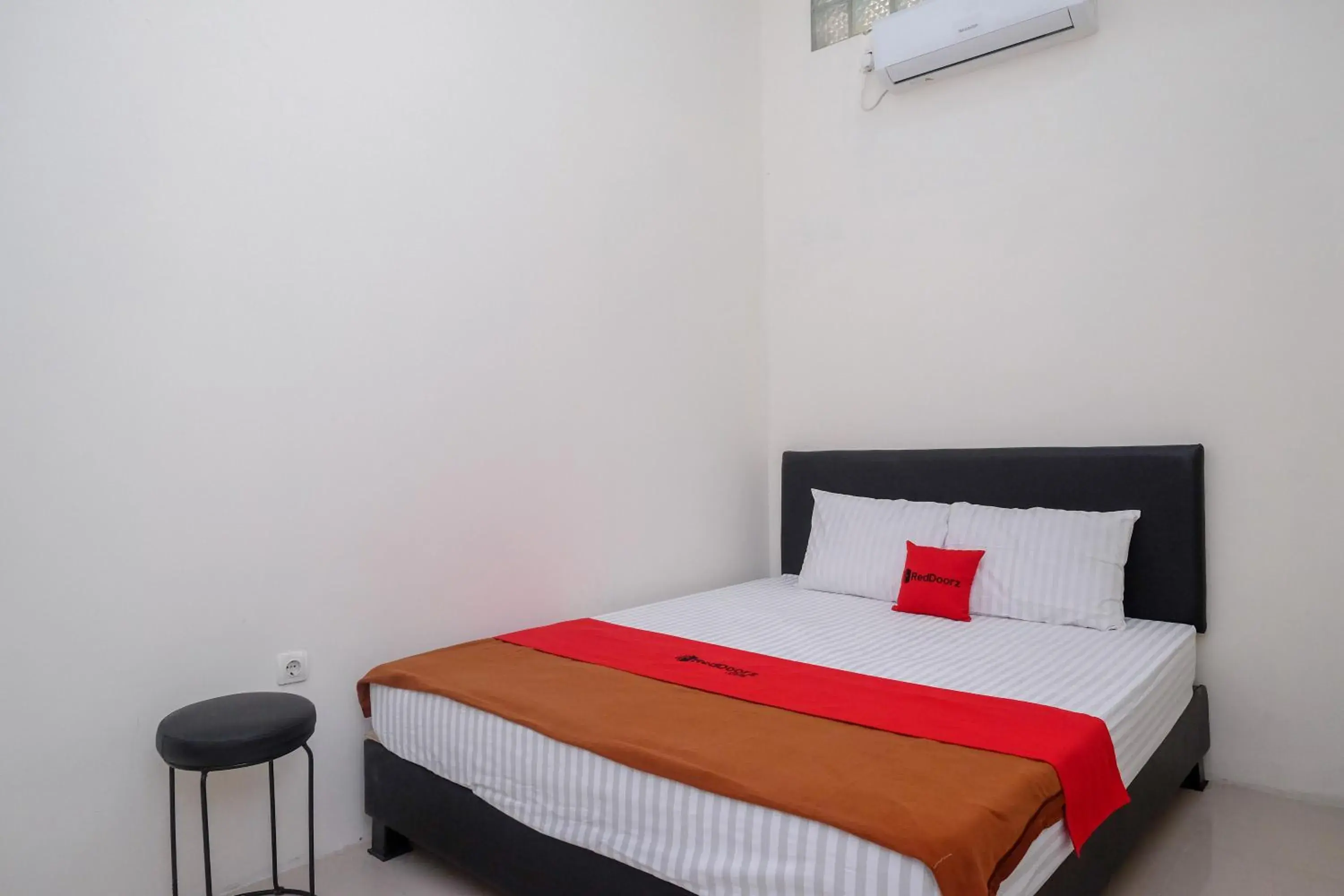 Bedroom, Bed in RedDoorz near Alun Alun Magelang 2 Bedroom, Bed in RedDoorz near Alun Alun Magelang 2