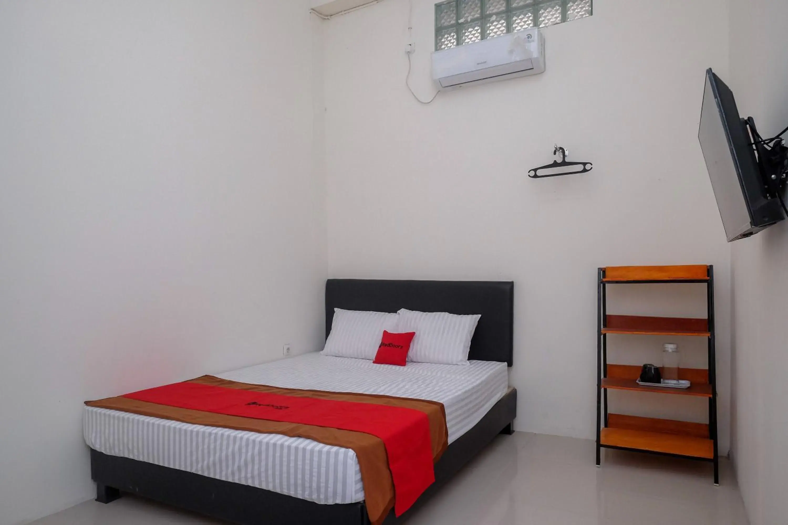 Bedroom, Bed in RedDoorz near Alun Alun Magelang 2 Bedroom, Bed in RedDoorz near Alun Alun Magelang 2