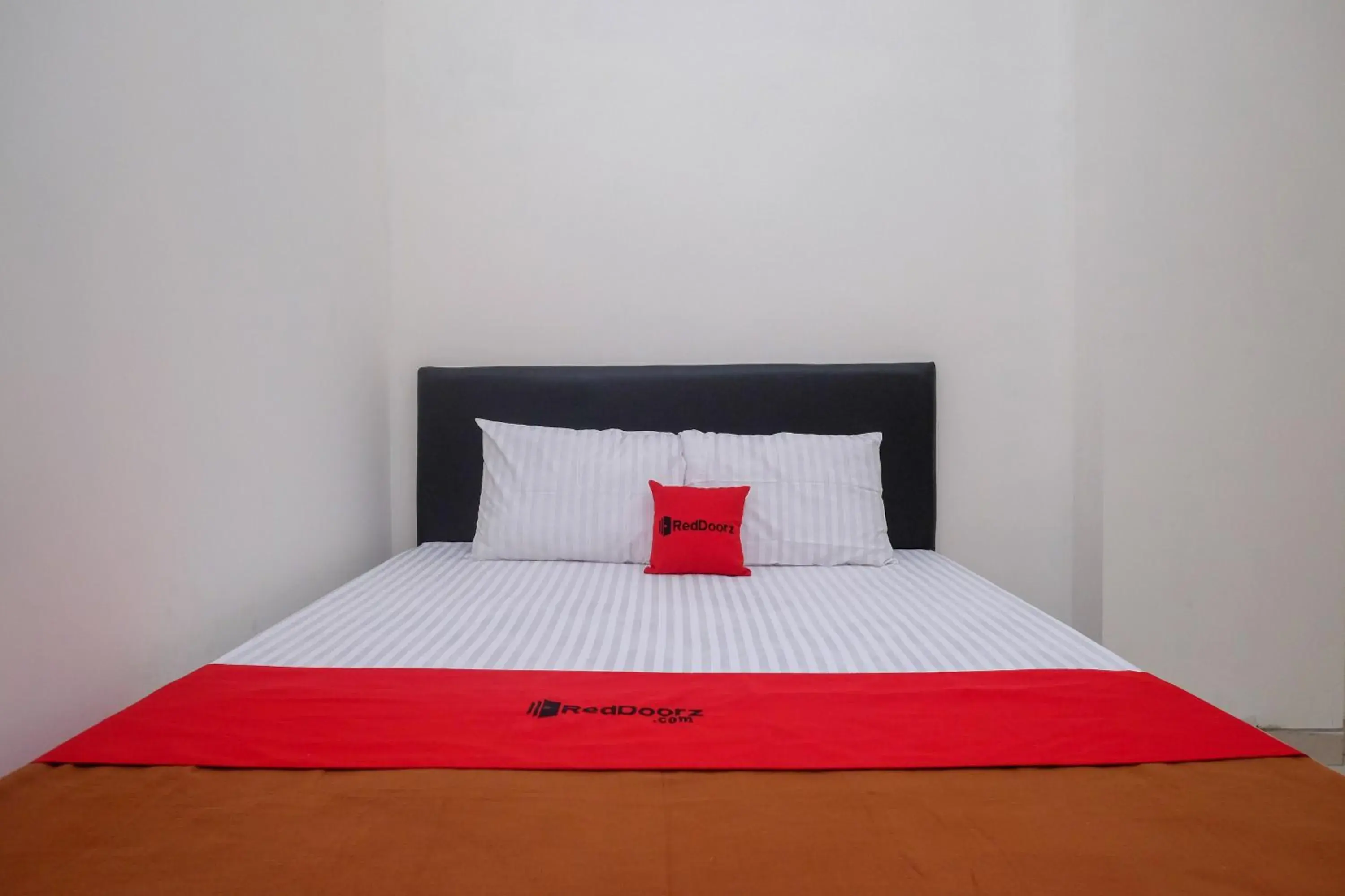 Bedroom, Bed in RedDoorz near Alun Alun Magelang 2 Bedroom, Bed in RedDoorz near Alun Alun Magelang 2