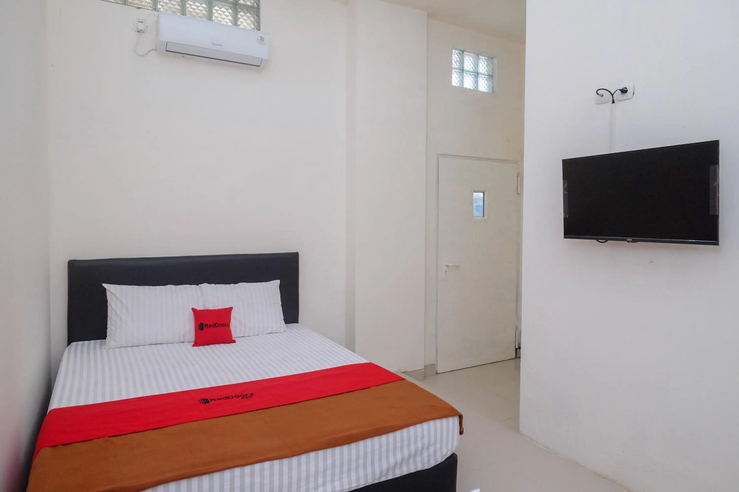 Bedroom, Bed in RedDoorz near Alun Alun Magelang 2