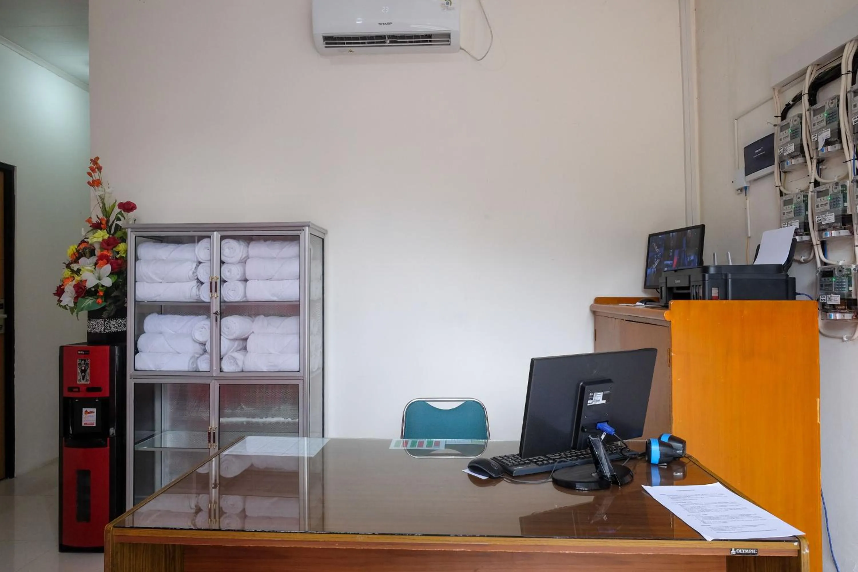 Lobby or reception in RedDoorz near Alun Alun Magelang 2