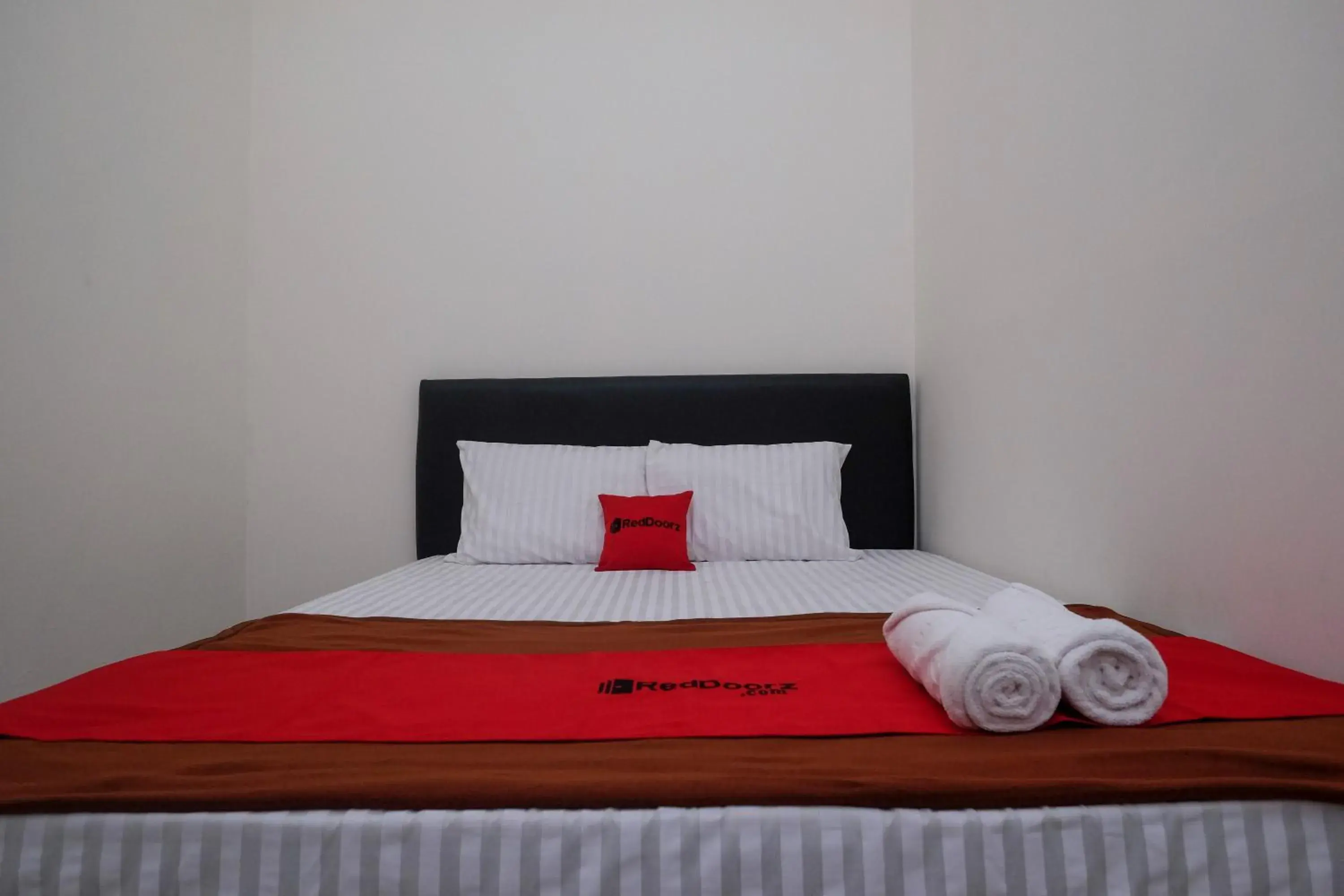 Bedroom, Bed in RedDoorz near Alun Alun Magelang 2 Bedroom, Bed in RedDoorz near Alun Alun Magelang 2