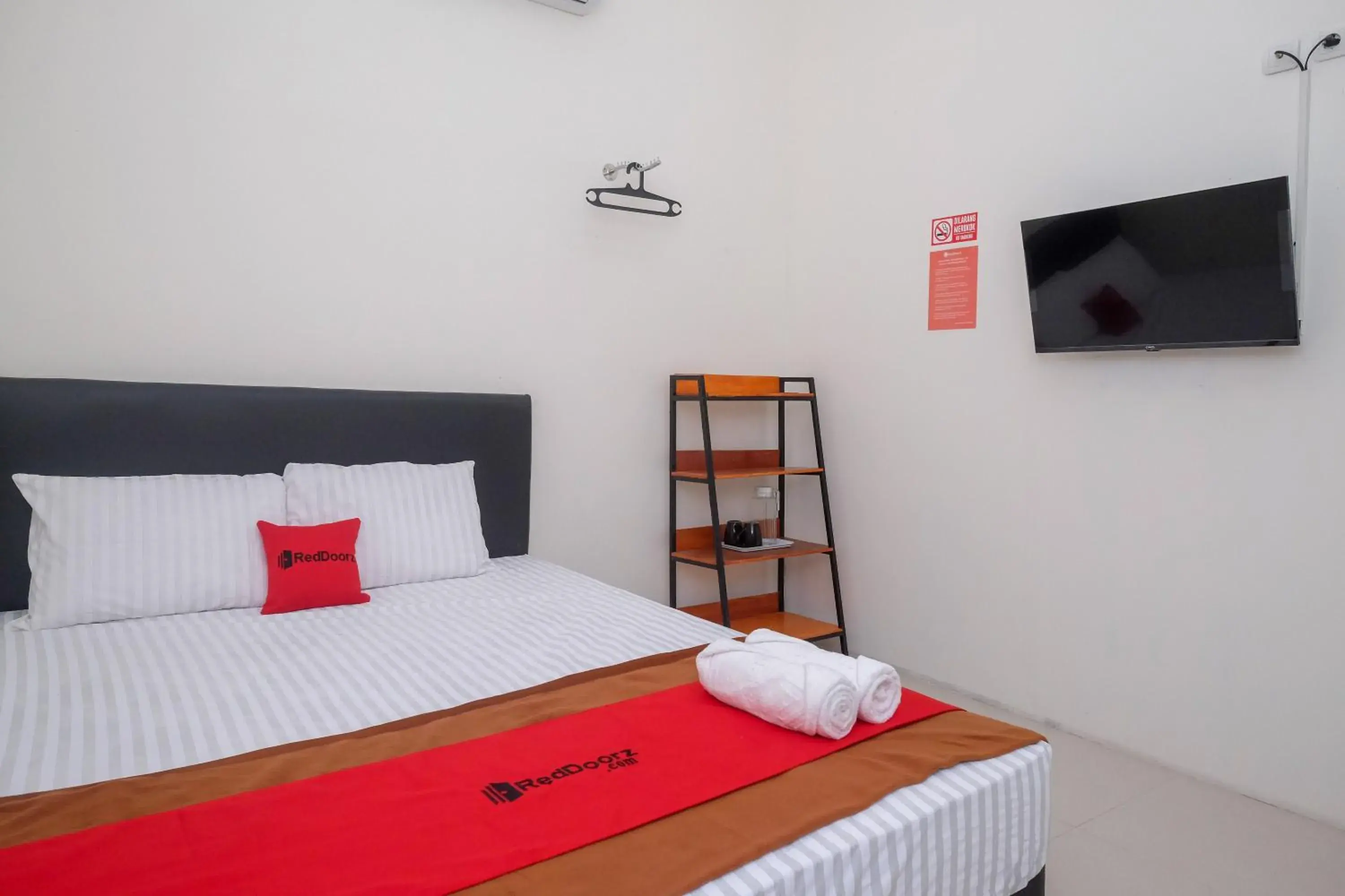 Bedroom, Bed in RedDoorz near Alun Alun Magelang 2 Bedroom, Bed in RedDoorz near Alun Alun Magelang 2