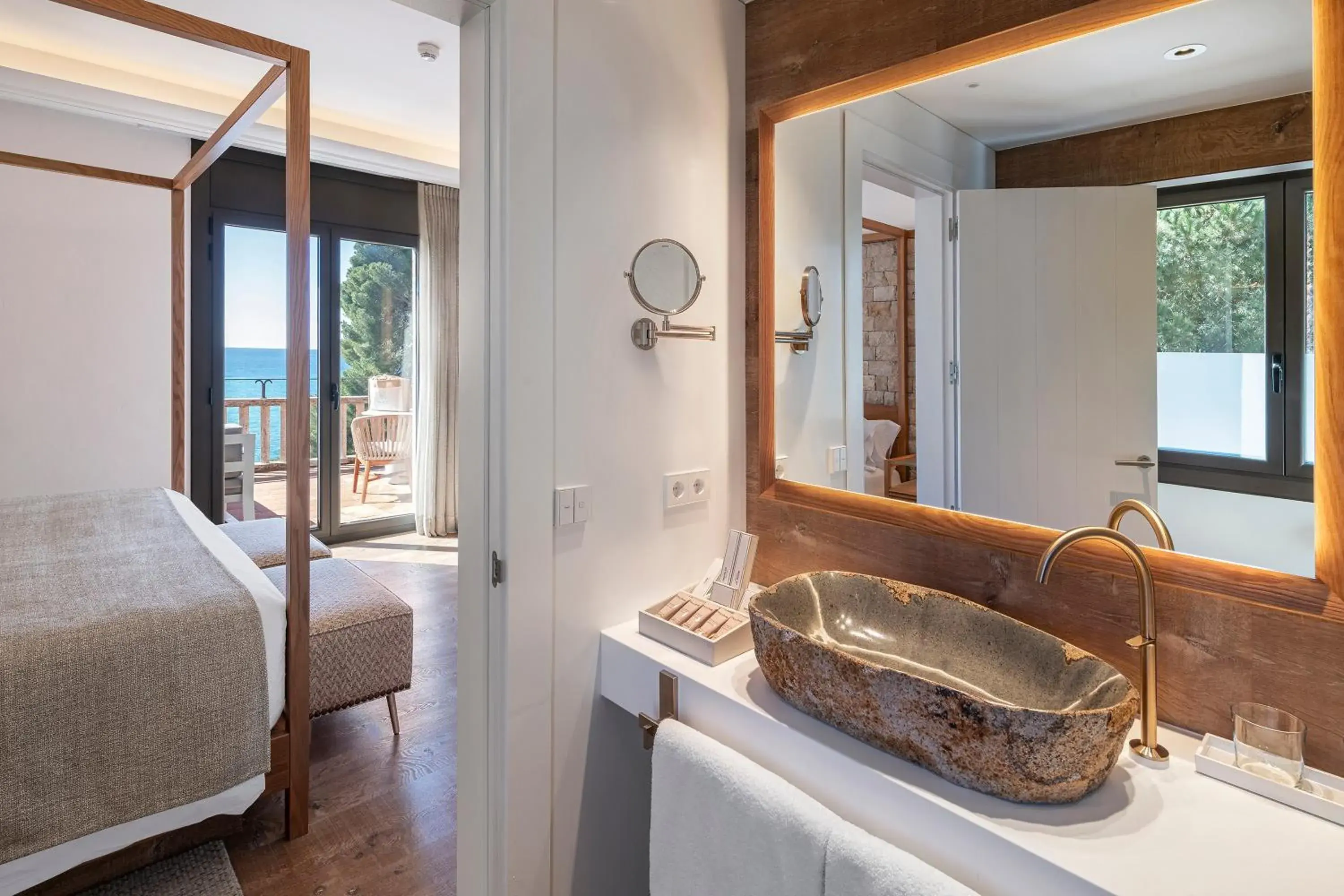 Bathroom, Bed in Hotel Cala del Pi - Adults Only Bathroom, Bed in Hotel Cala del Pi - Adults Only