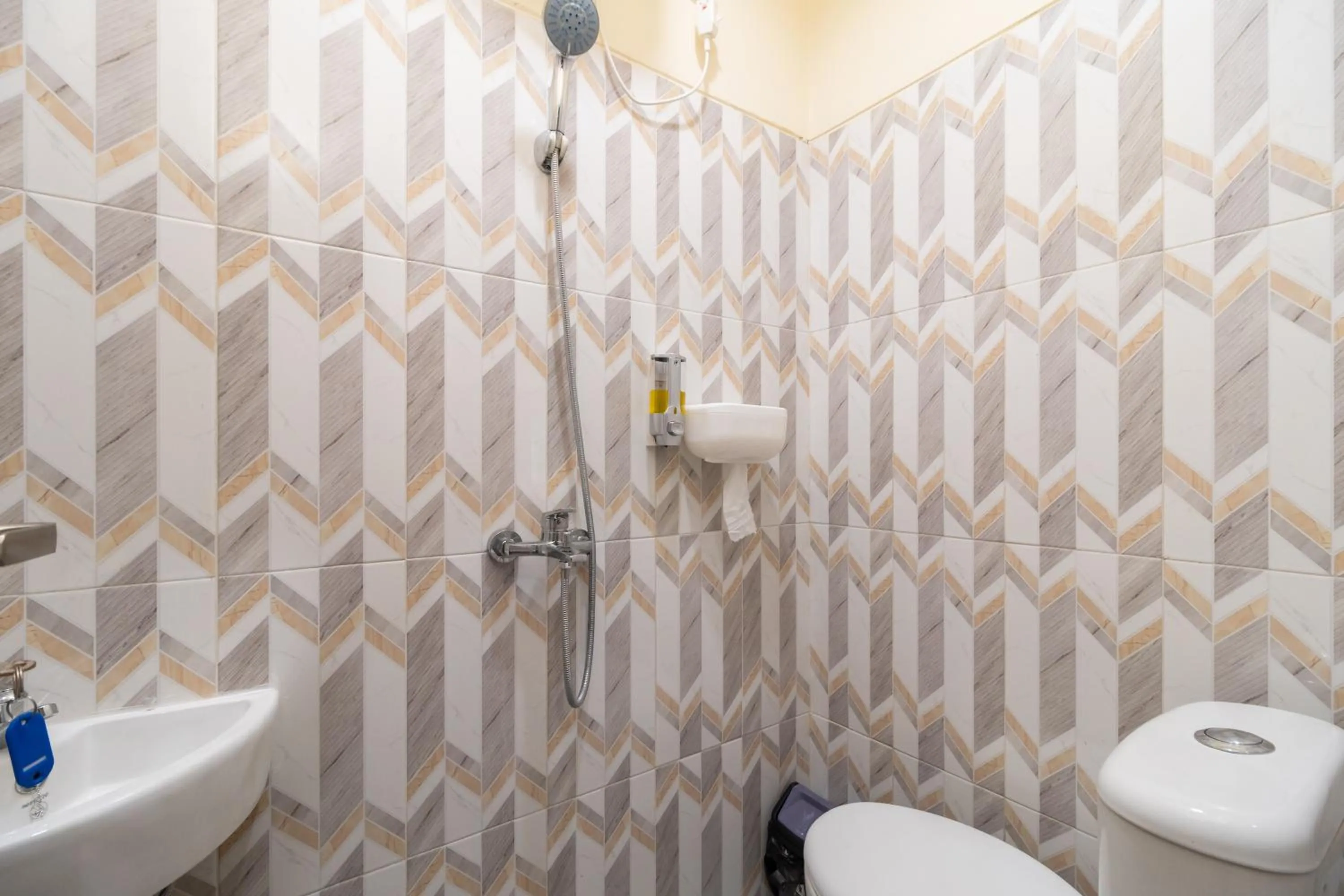 Bathroom in RedDoorz @ Kemanggisan Raya