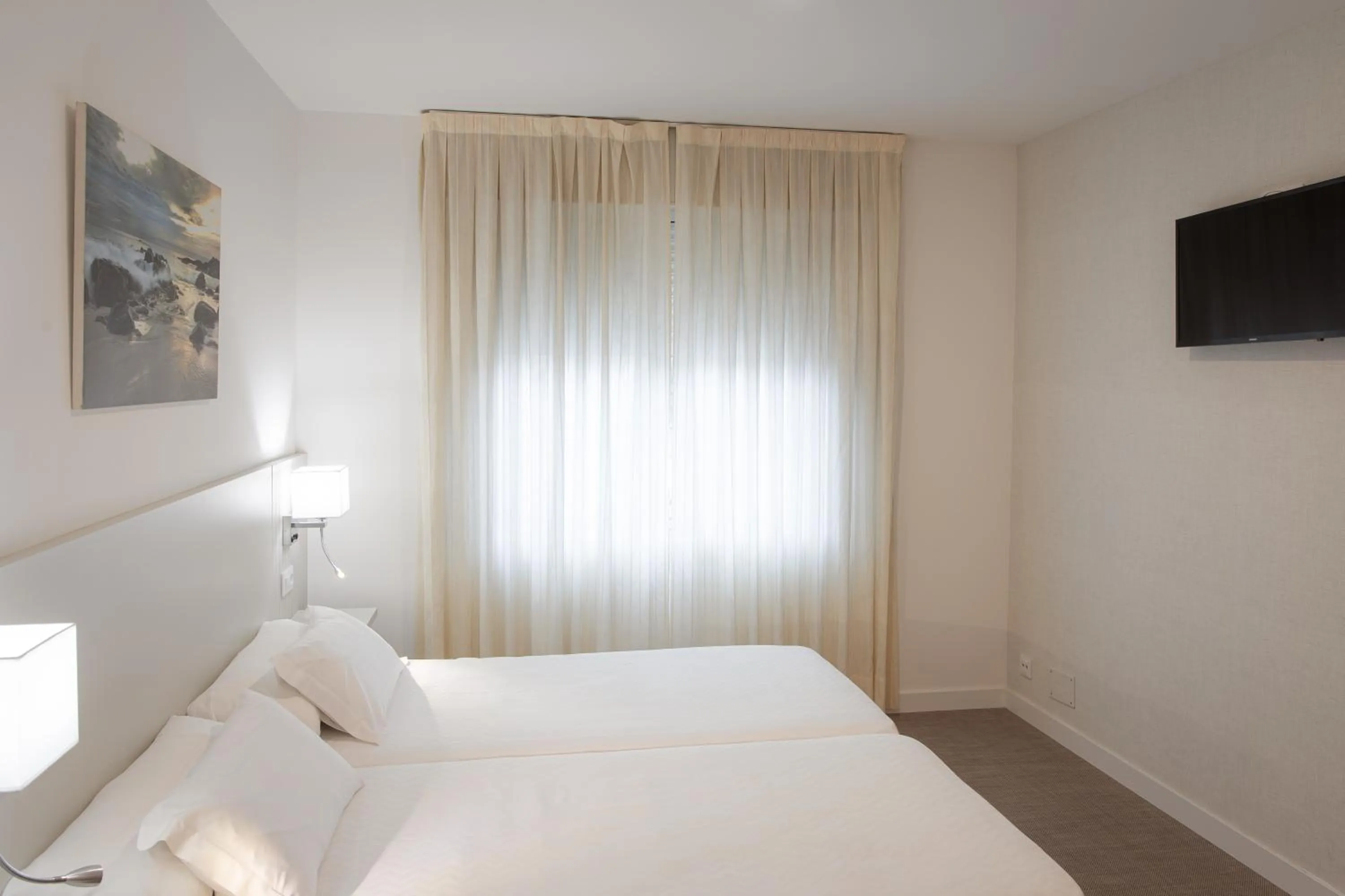 Photo of the whole room, Bed in Hotel Apartamentos Dabarca