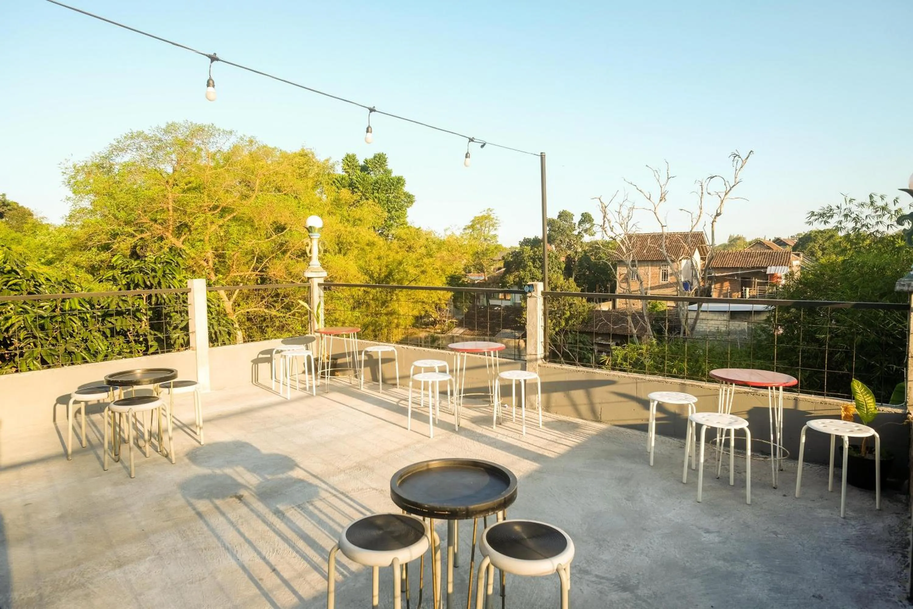 Restaurant/places to eat in RedDoorz @ Jalan Ringroad Selatan 2