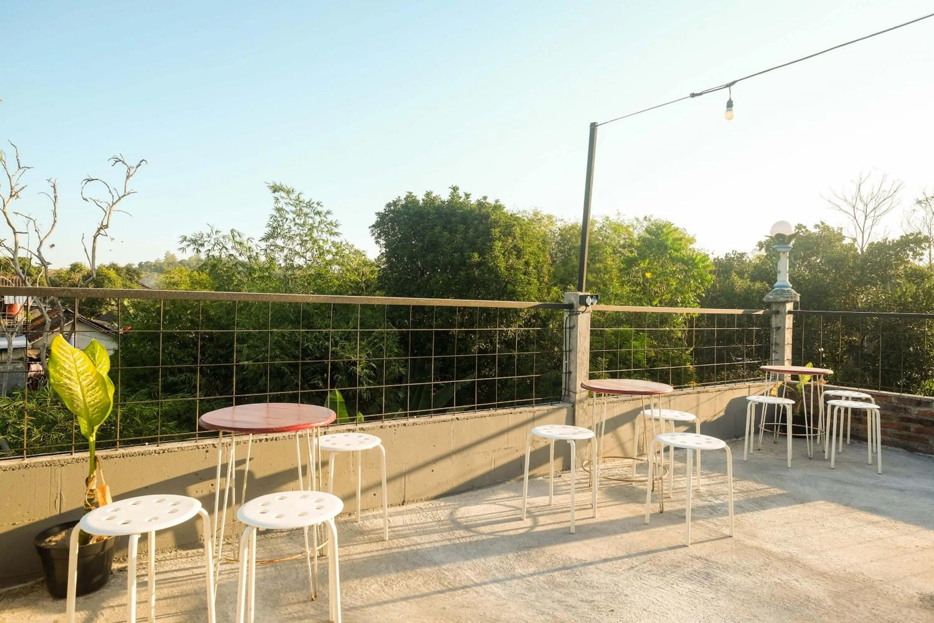 Restaurant/places to eat in RedDoorz @ Jalan Ringroad Selatan 2