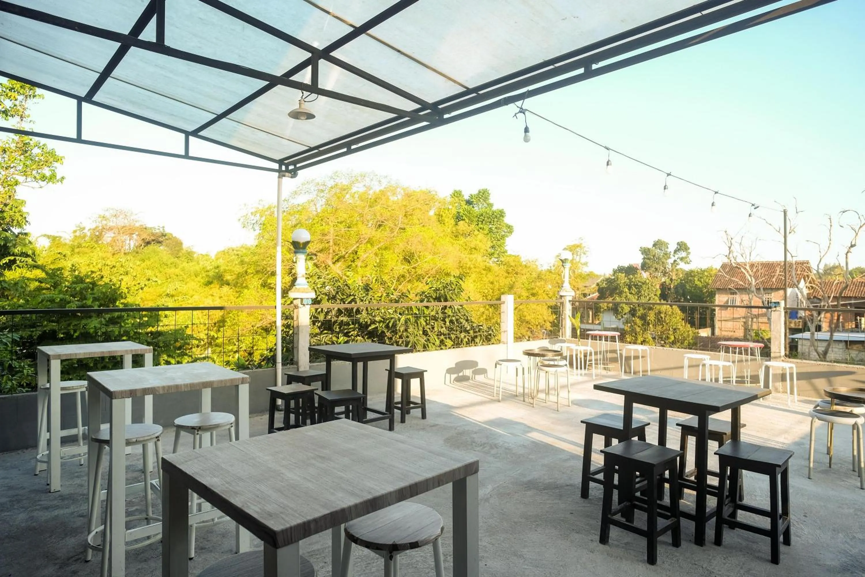 Restaurant/places to eat in RedDoorz @ Jalan Ringroad Selatan 2