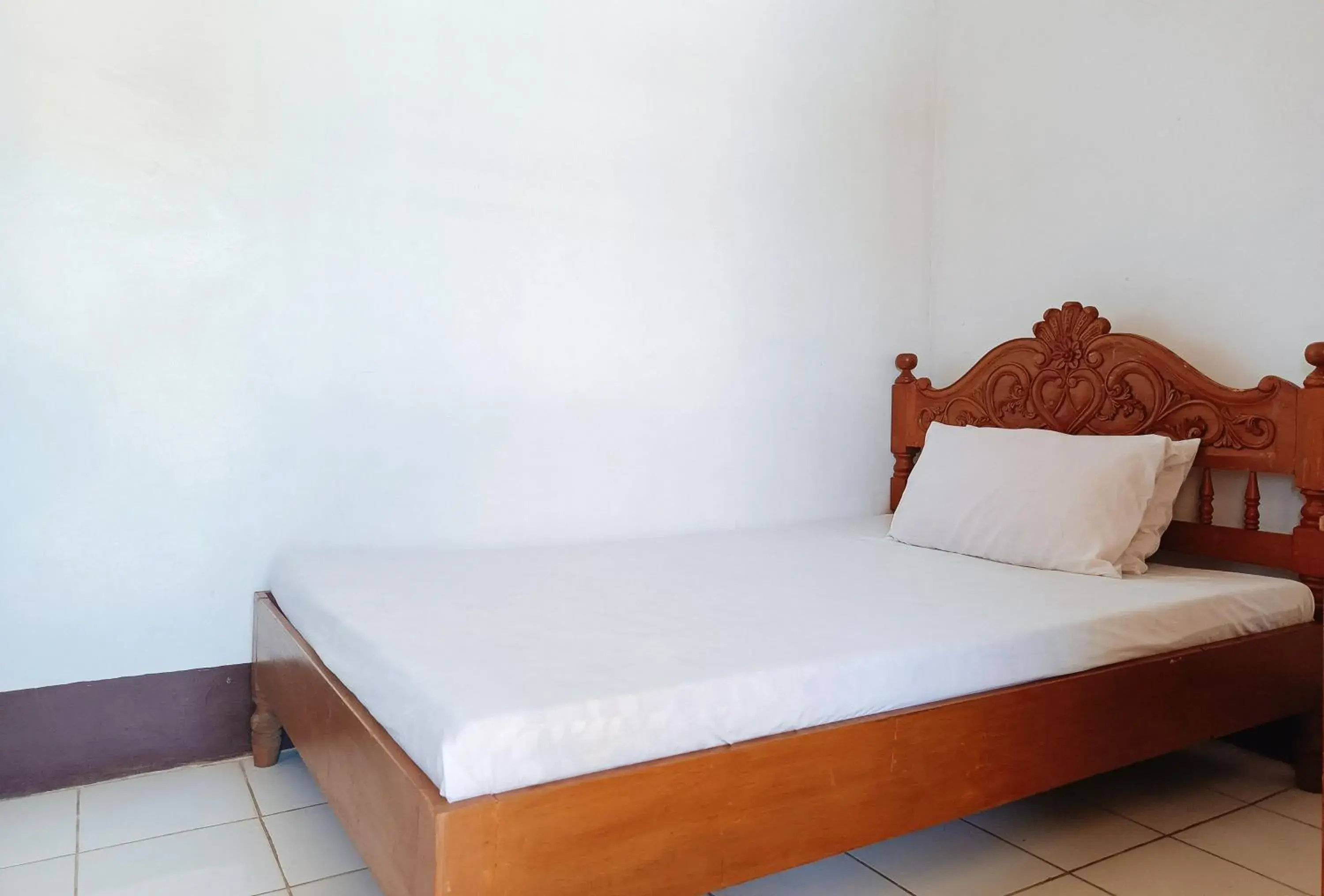 Double Room in RedDoorz @ Grand Valley Hotel Junction Luna Cagayan Double Room in RedDoorz @ Grand Valley Hotel Junction Luna Cagayan