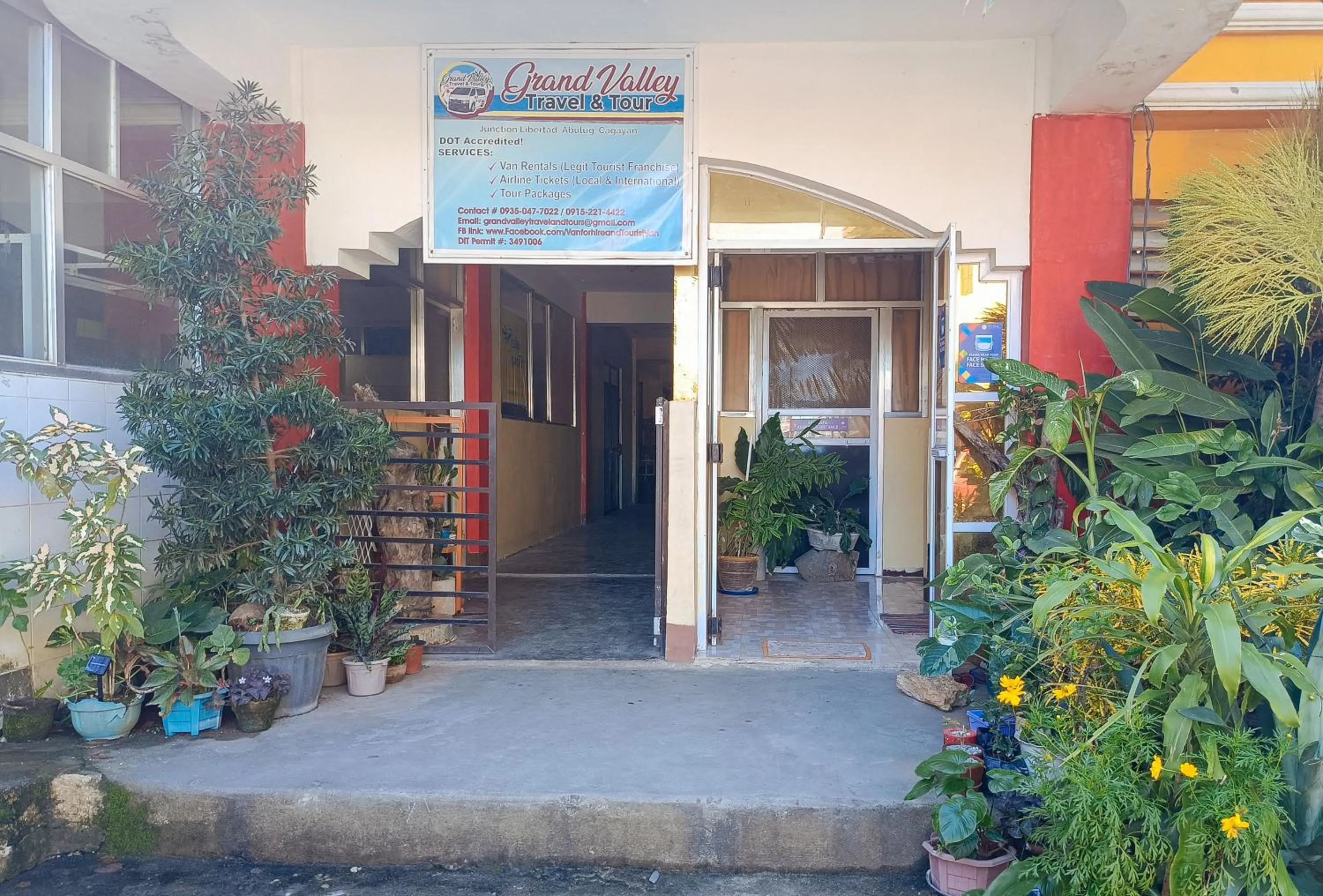 Property building in RedDoorz @ Grand Valley Hotel Junction Luna Cagayan