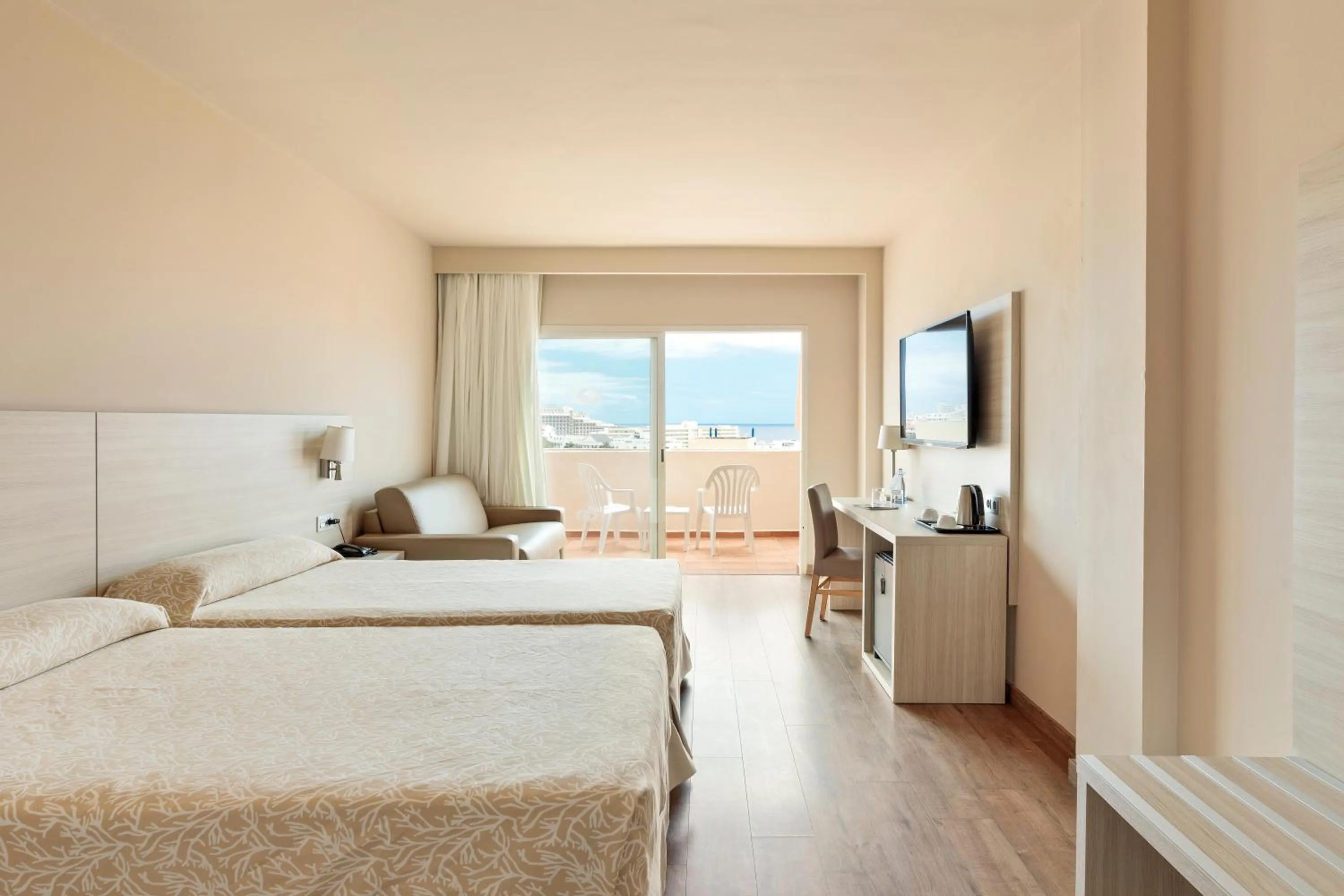 Photo of the whole room, Bed in Hotel Best Jacaranda