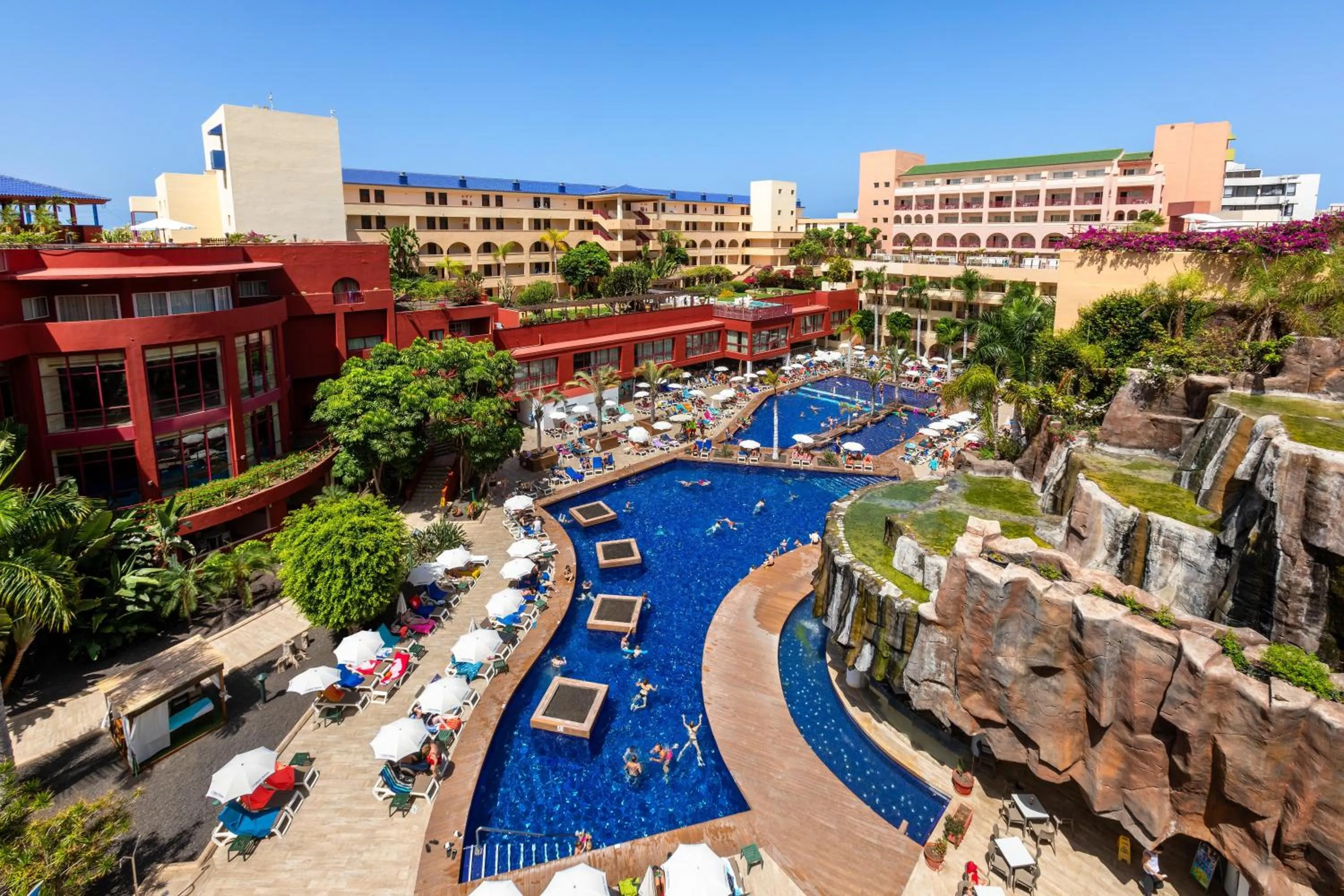 Swimming pool in Hotel Best Jacaranda