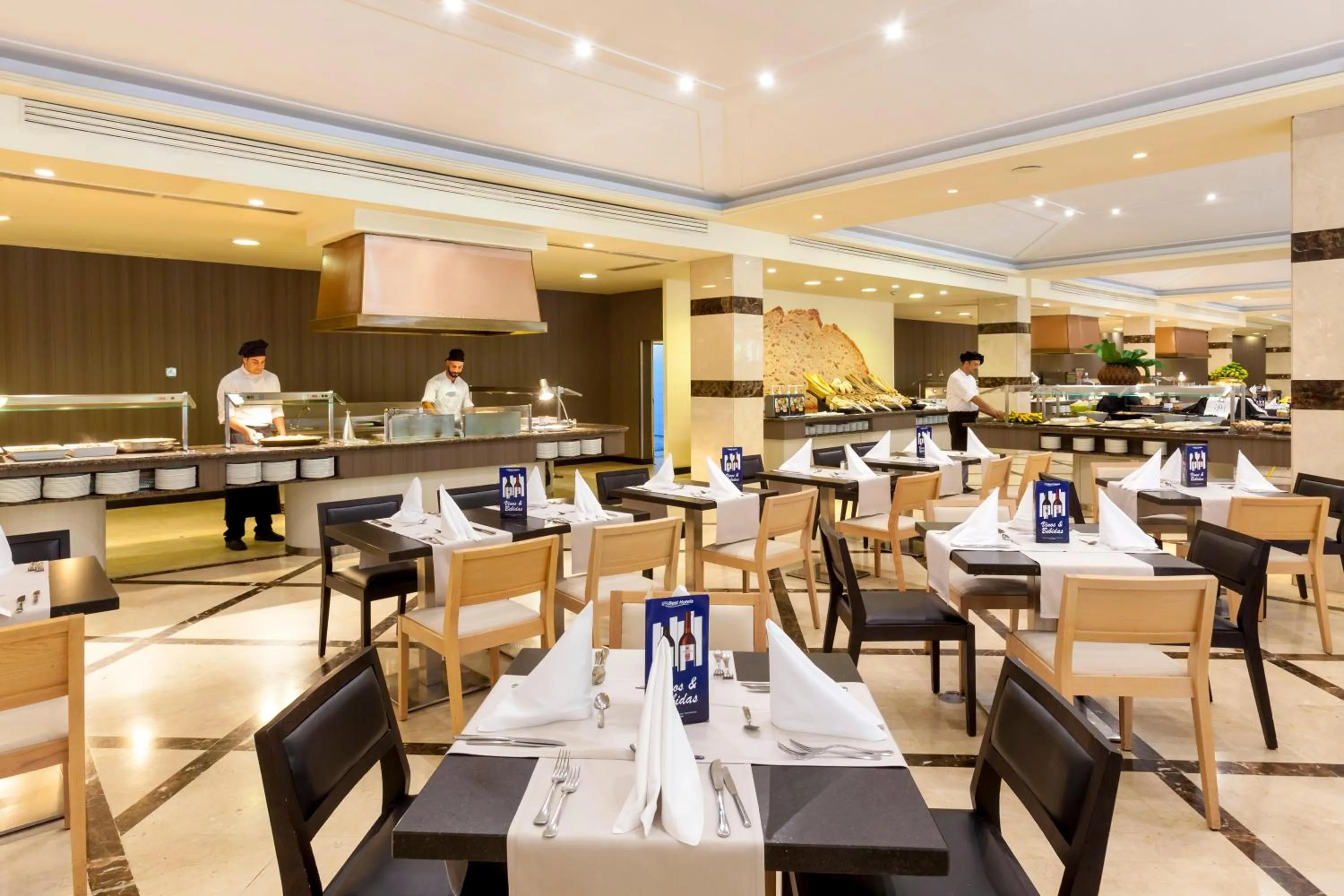 Restaurant/places to eat in Hotel Best Jacaranda