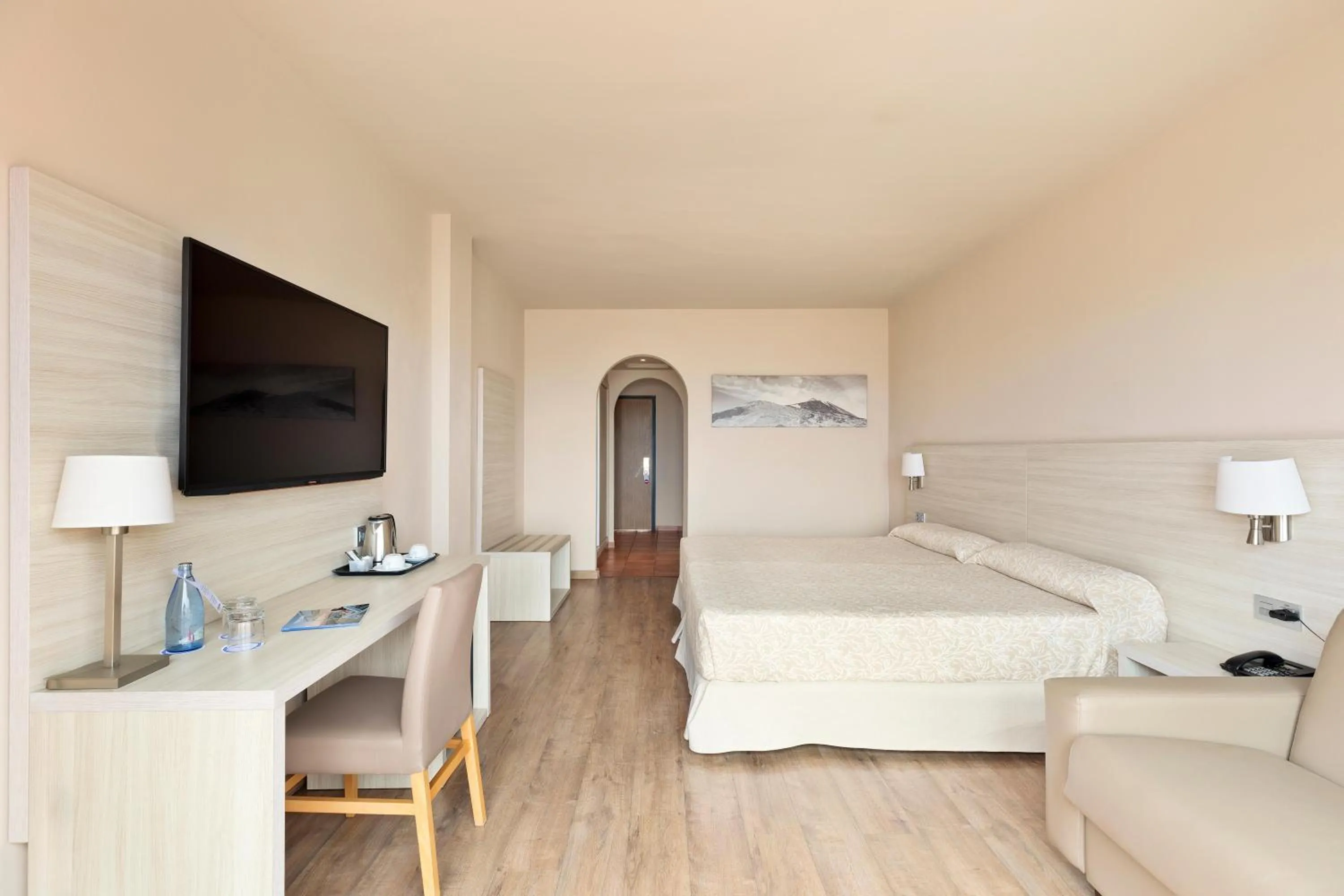 Photo of the whole room, Bed in Hotel Best Jacaranda