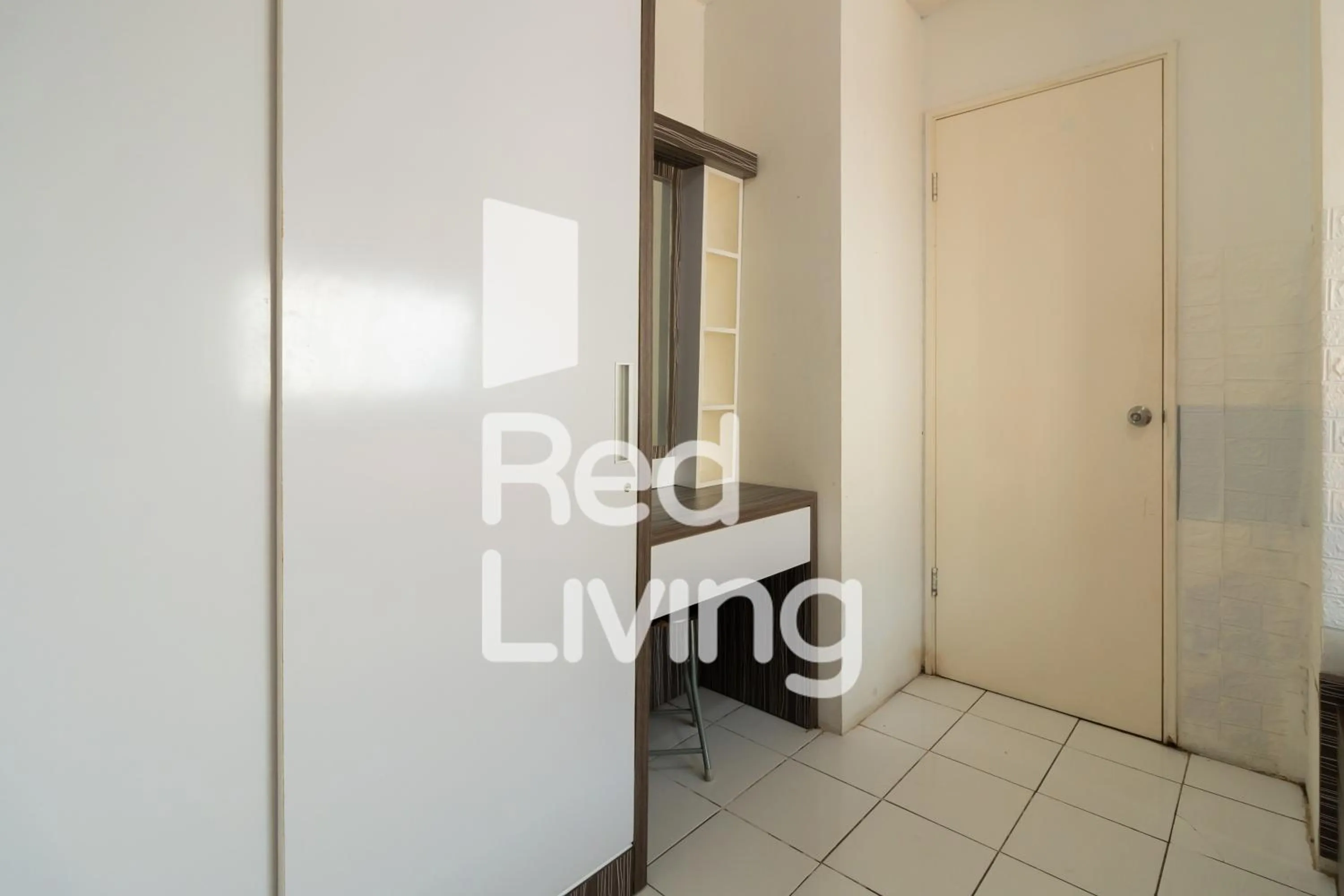wardrobe in RedLiving Apartemen Kalibata City - SAG Property Tower Kemuning