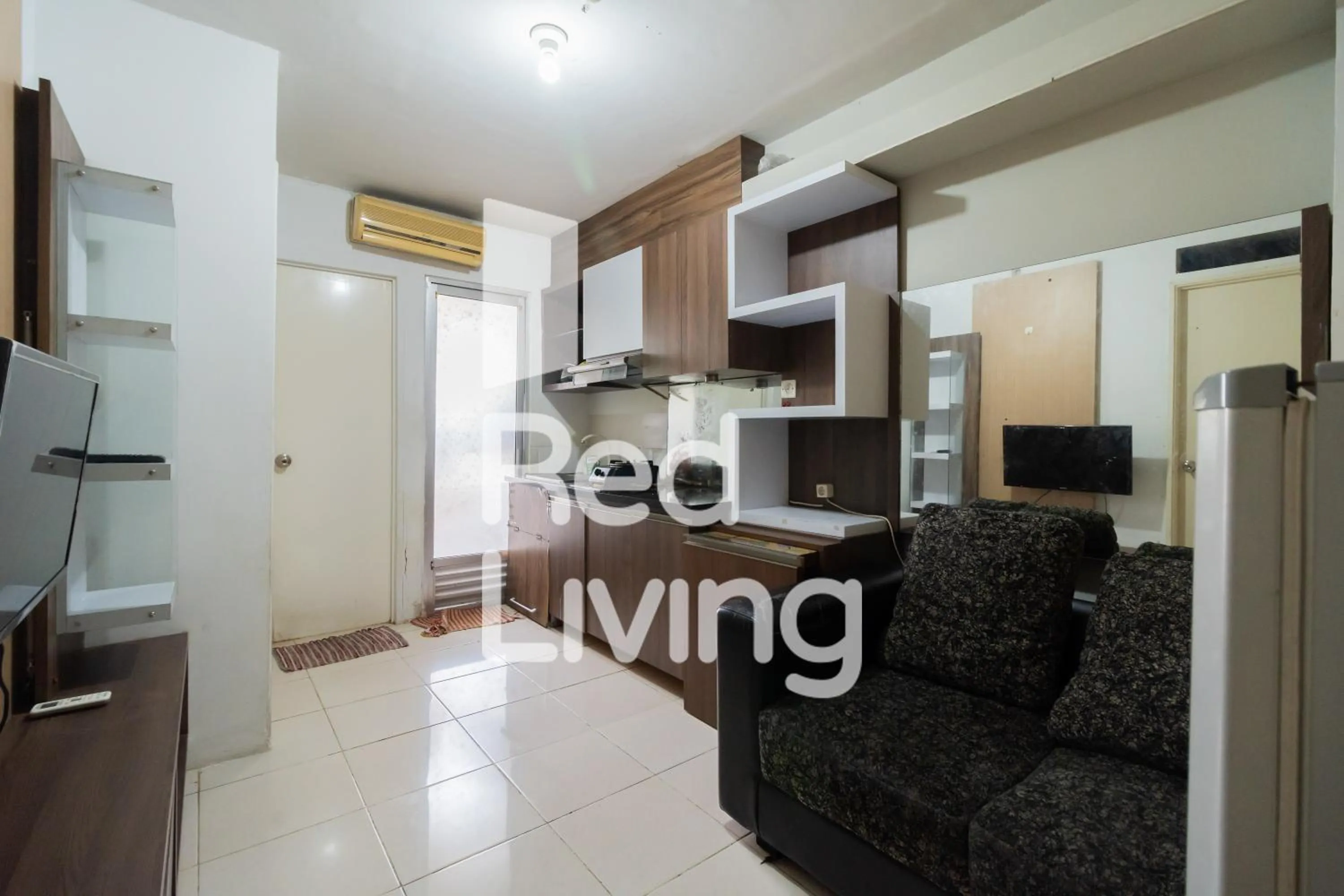 Communal lounge/ TV room in RedLiving Apartemen Kalibata City - SAG Property Tower Kemuning