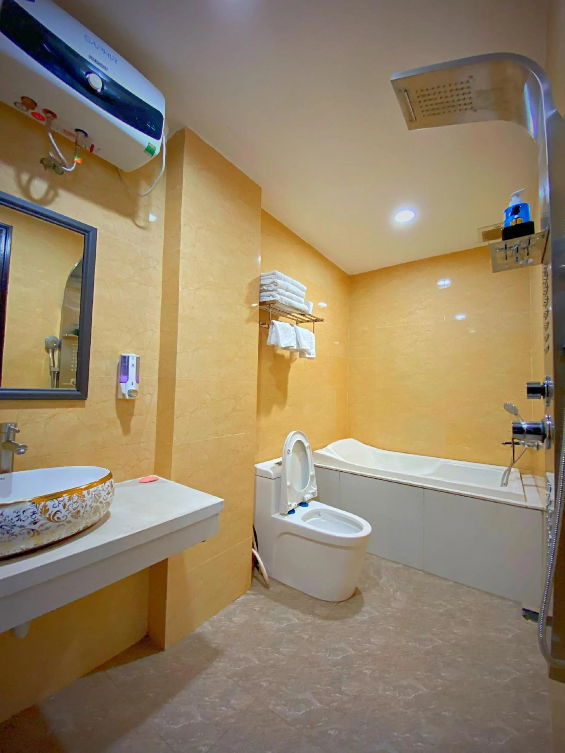 Bathroom in NALINI Hotel & Apartment