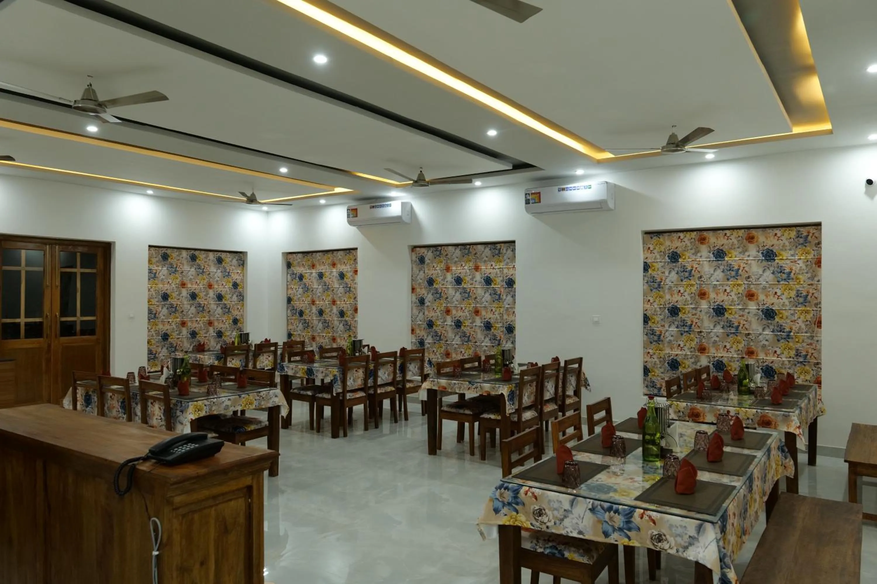 Restaurant/places to eat in Yellow Tail by Puggles Resorts
