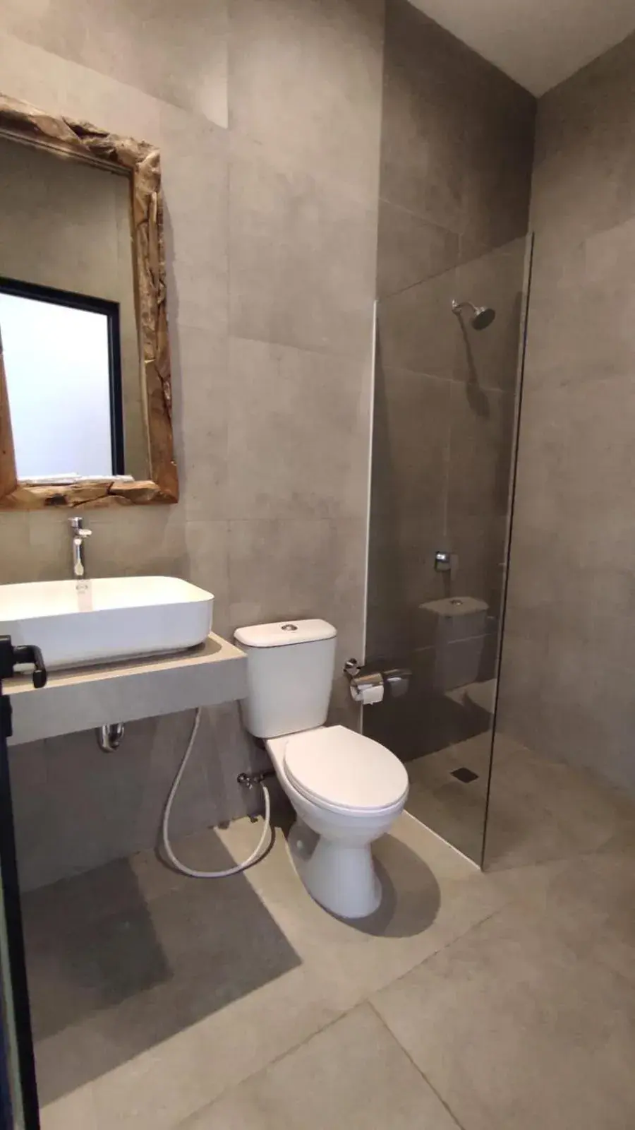 Bathroom in Rabasta Enjoy Kuta Bathroom in Rabasta Enjoy Kuta