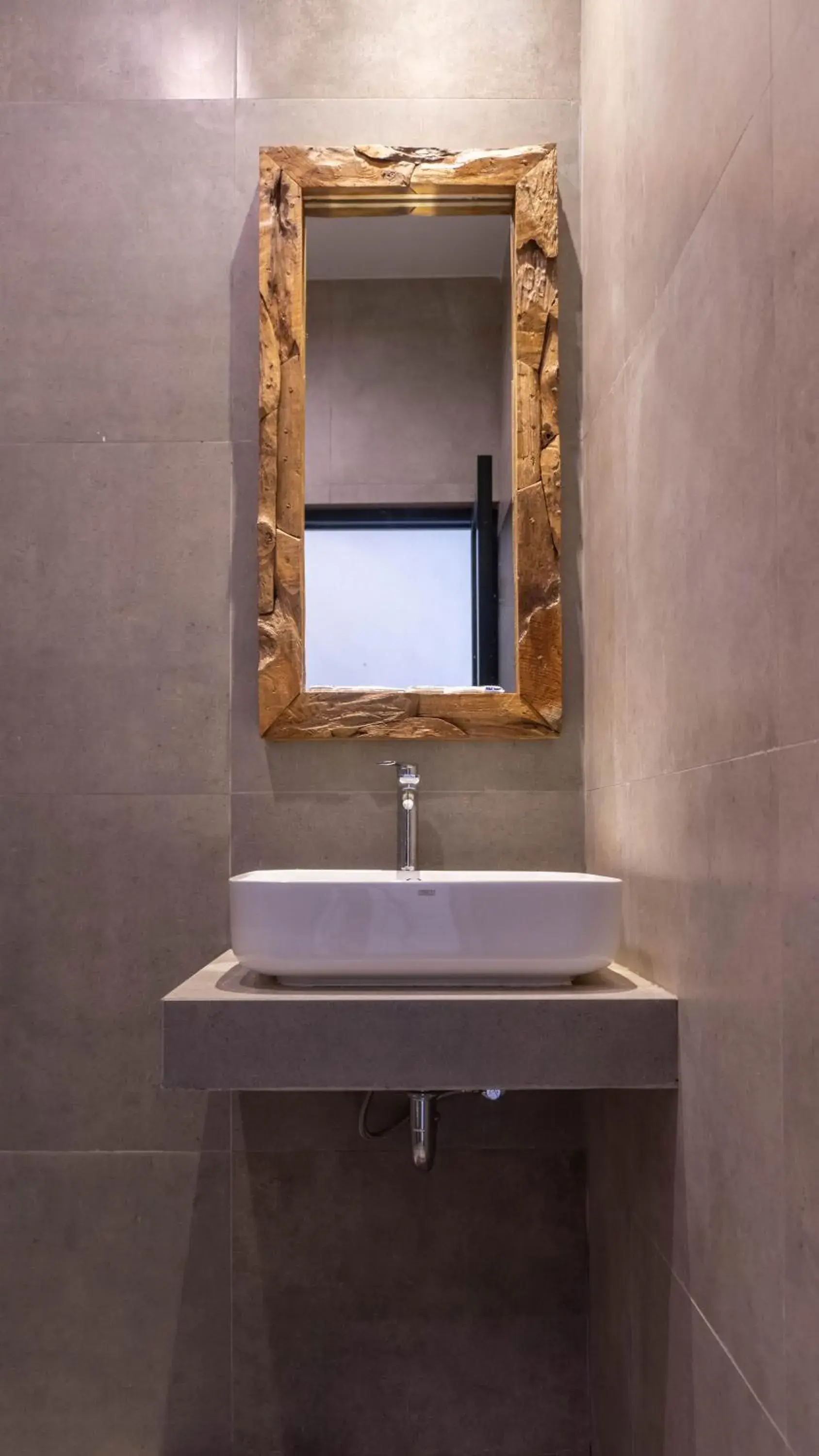 Bathroom in Rabasta Enjoy Kuta Bathroom in Rabasta Enjoy Kuta