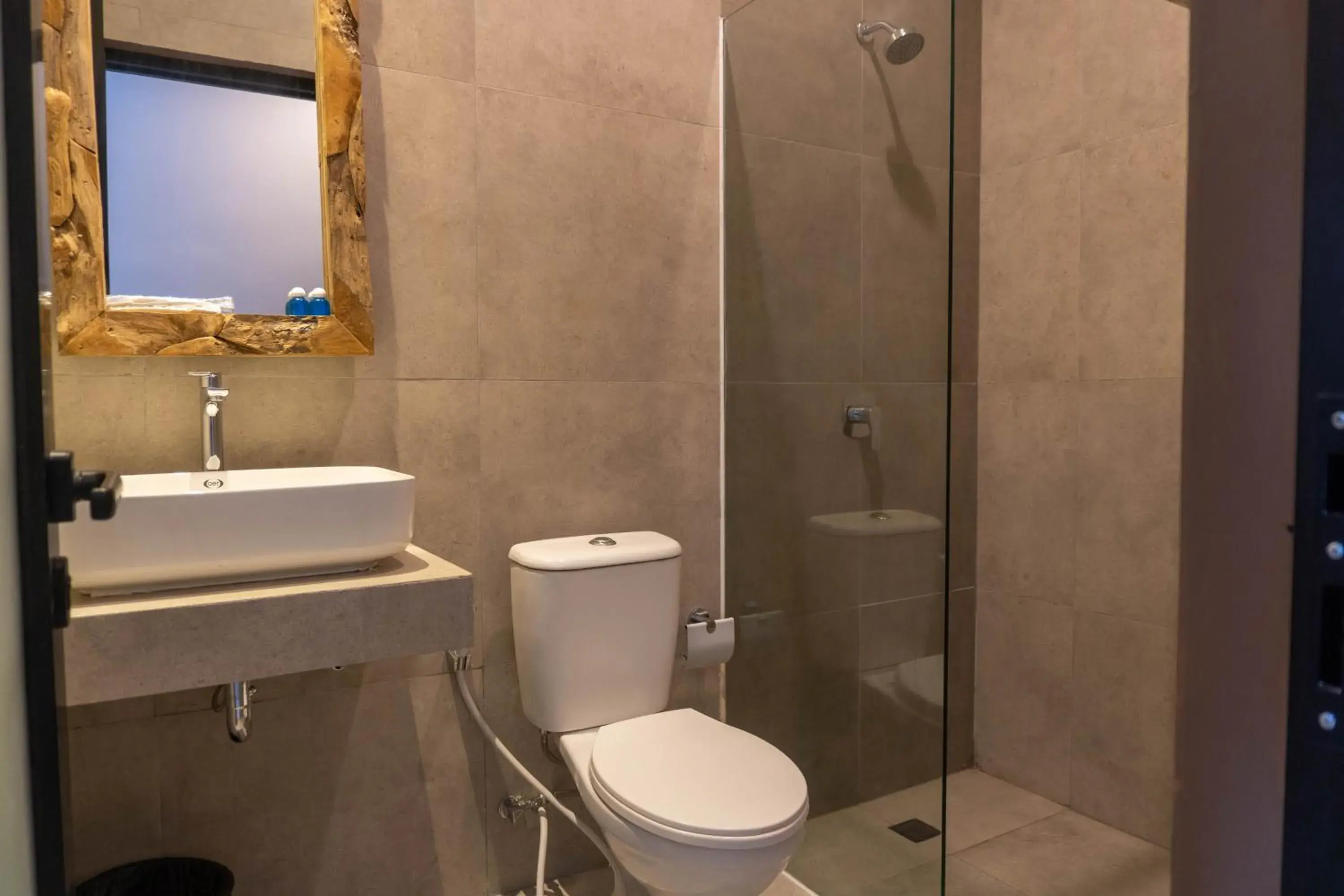 Bathroom in Rabasta Enjoy Kuta Bathroom in Rabasta Enjoy Kuta