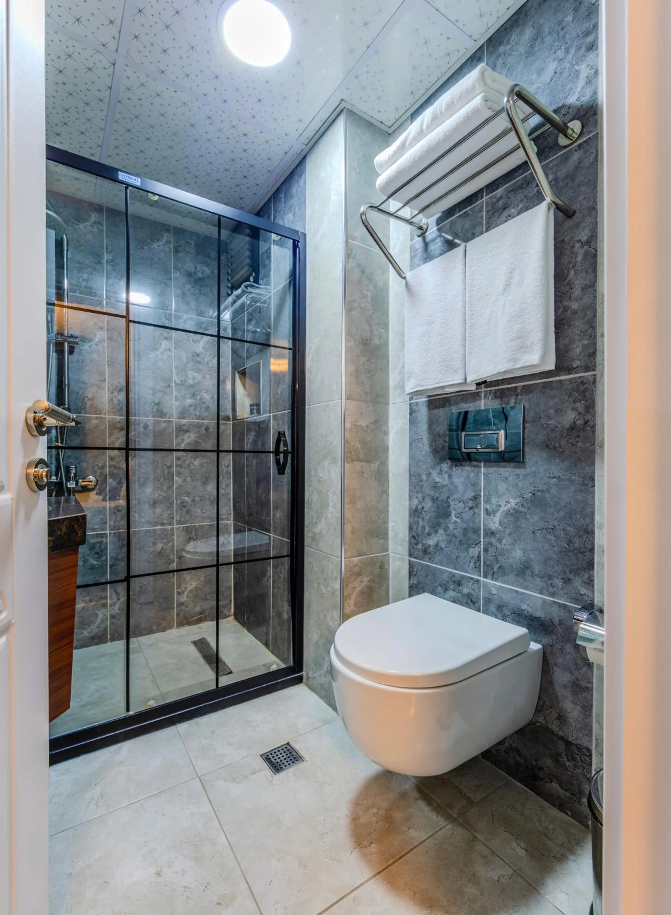 Shower in Med Life Hotel İstanbul Airport