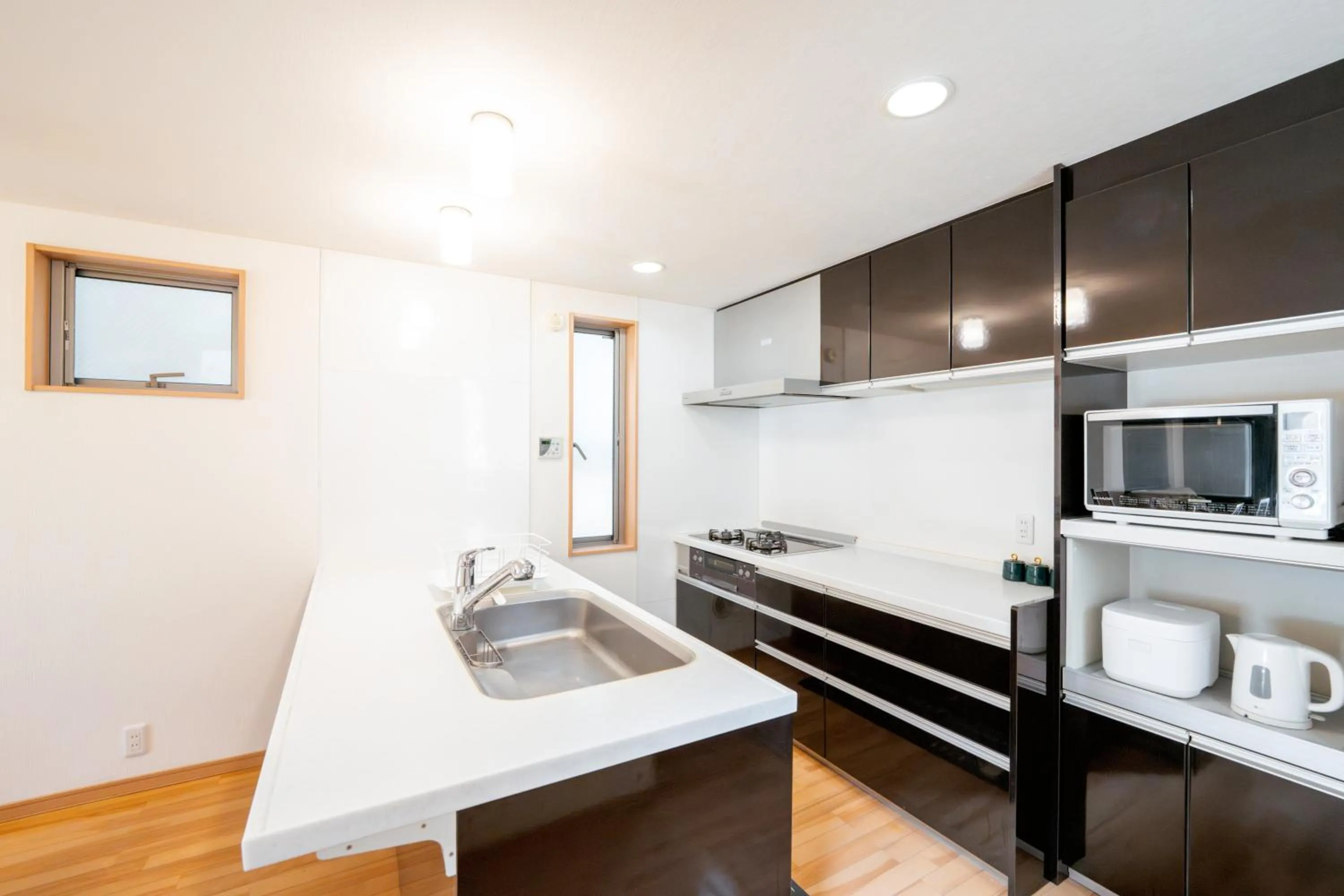 Kitchen or kitchenette in 東新宿徒歩2分 貸切最大7人 新宿 大久保 歌舞伎町近い 寝室3部屋