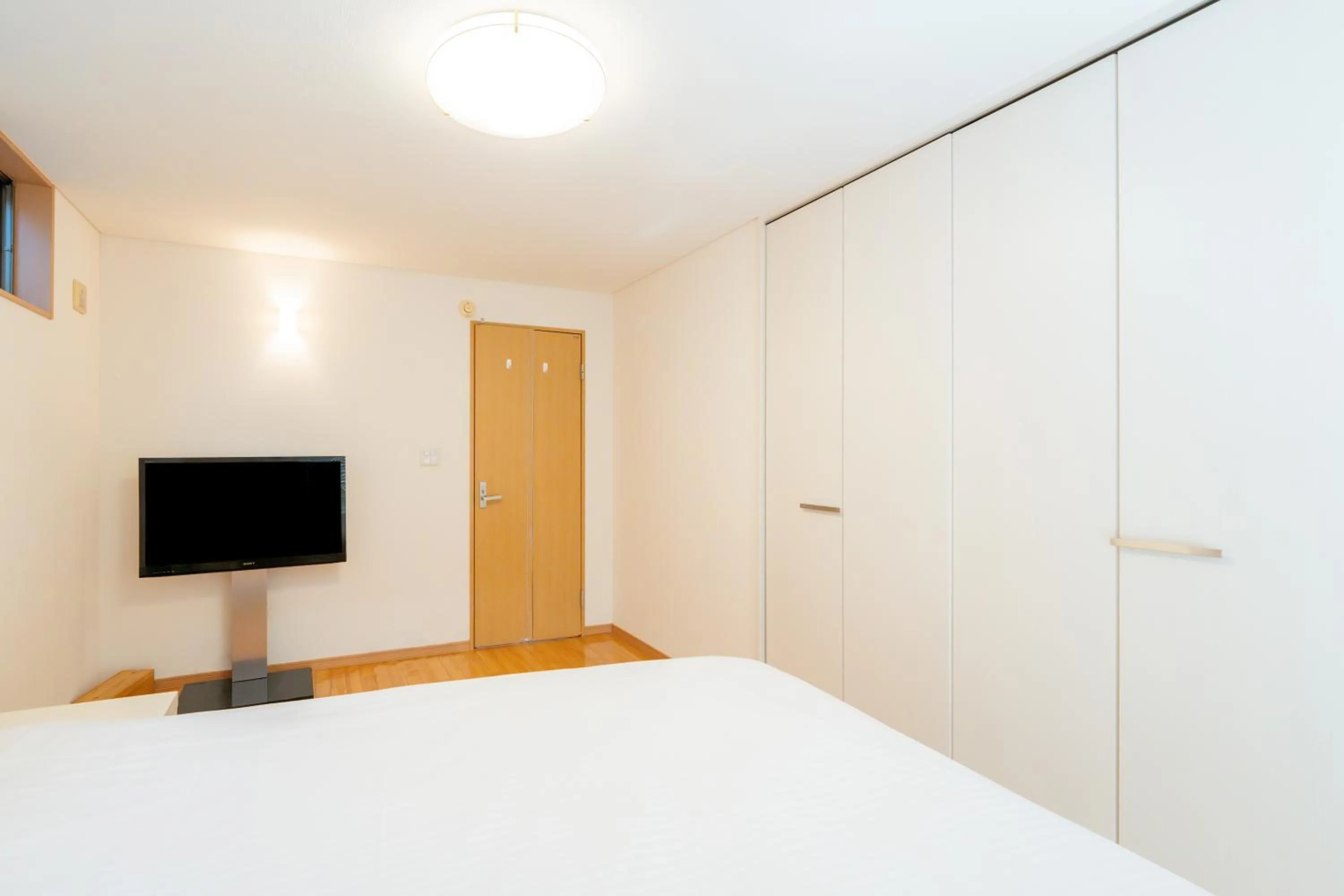 TV and multimedia, Bed in 東新宿徒歩2分 貸切最大7人 新宿 大久保 歌舞伎町近い 寝室3部屋