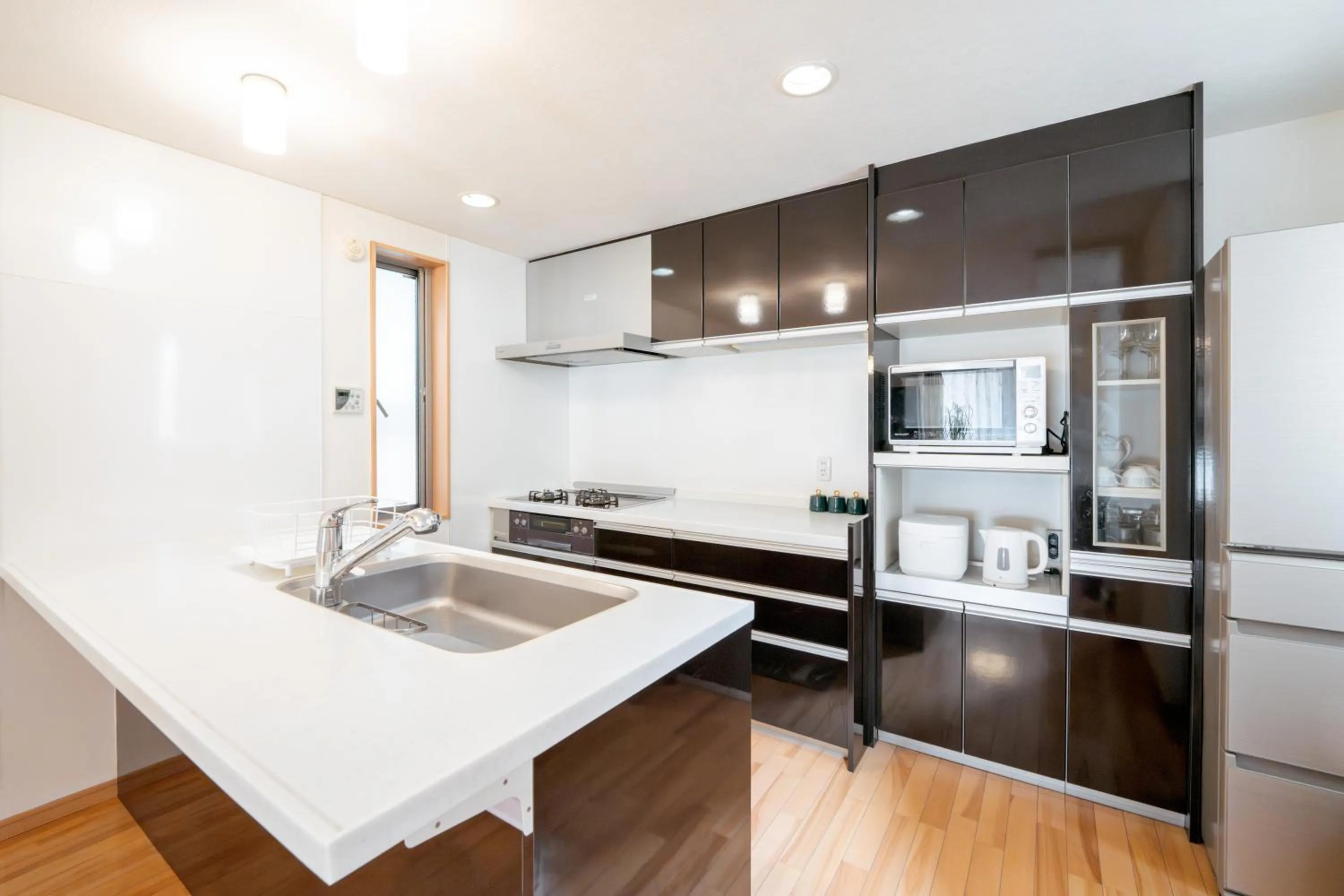 Kitchen or kitchenette in 東新宿徒歩2分 貸切最大7人 新宿 大久保 歌舞伎町近い 寝室3部屋