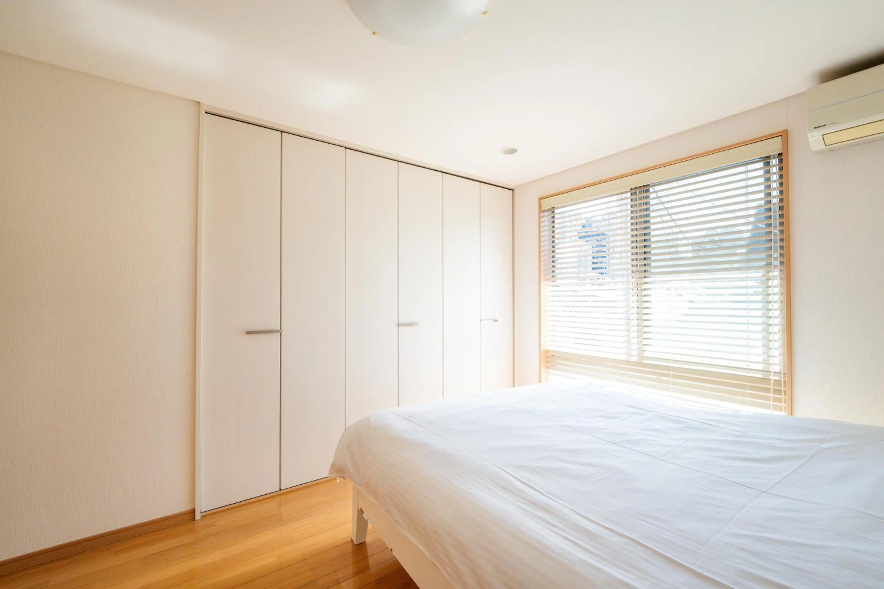 Bedroom, Bed in 東新宿徒歩2分 貸切最大7人 新宿 大久保 歌舞伎町近い 寝室3部屋